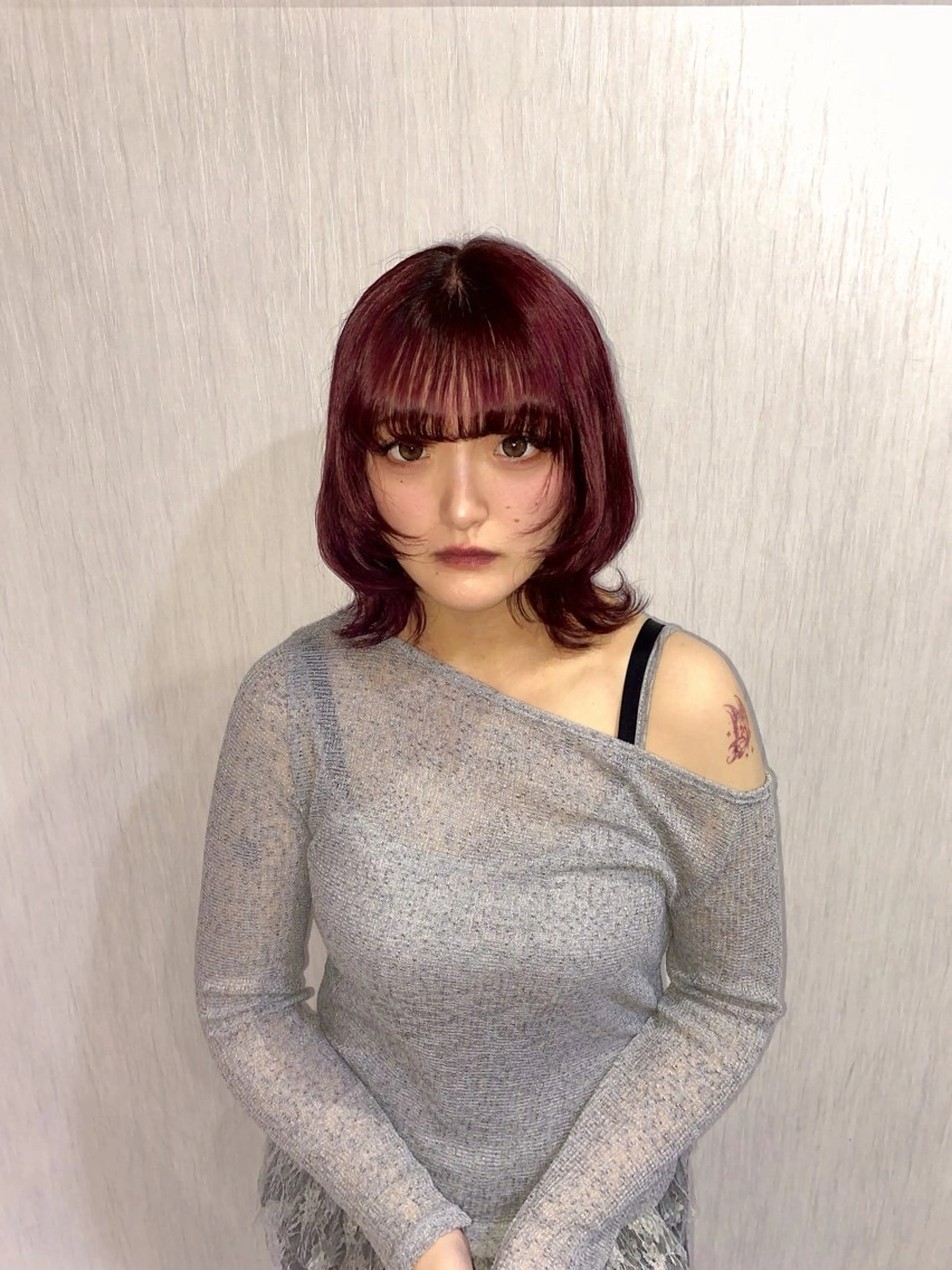 ミディアム カラー ブリーチ レッドカラー ヘアカラー ハナダ メイのヘアスタイル