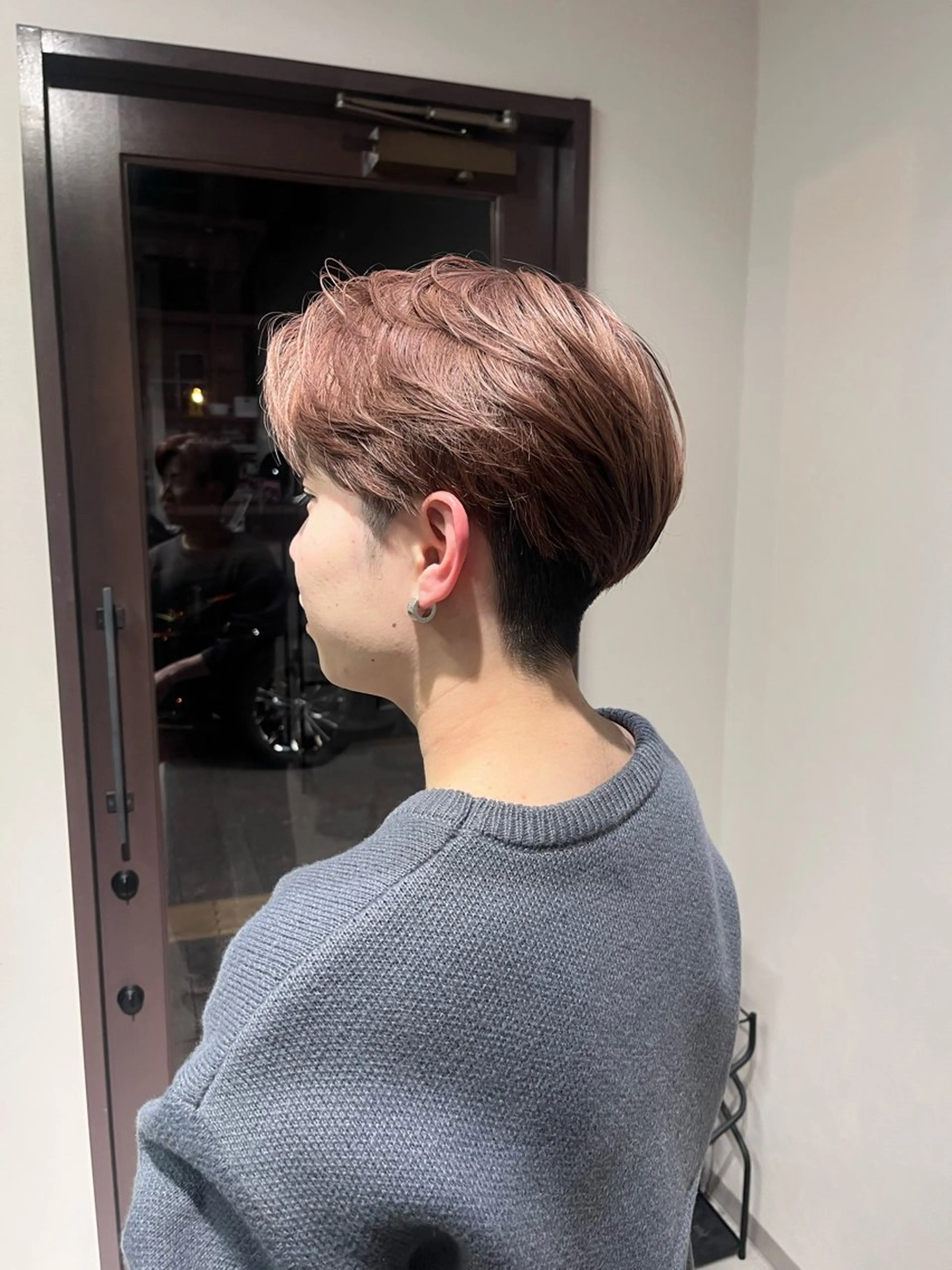 カラー メンズ ベージュカラー ミルクティーベージュ ピンクカラー ヘアカラー 友 美海のヘアスタイル