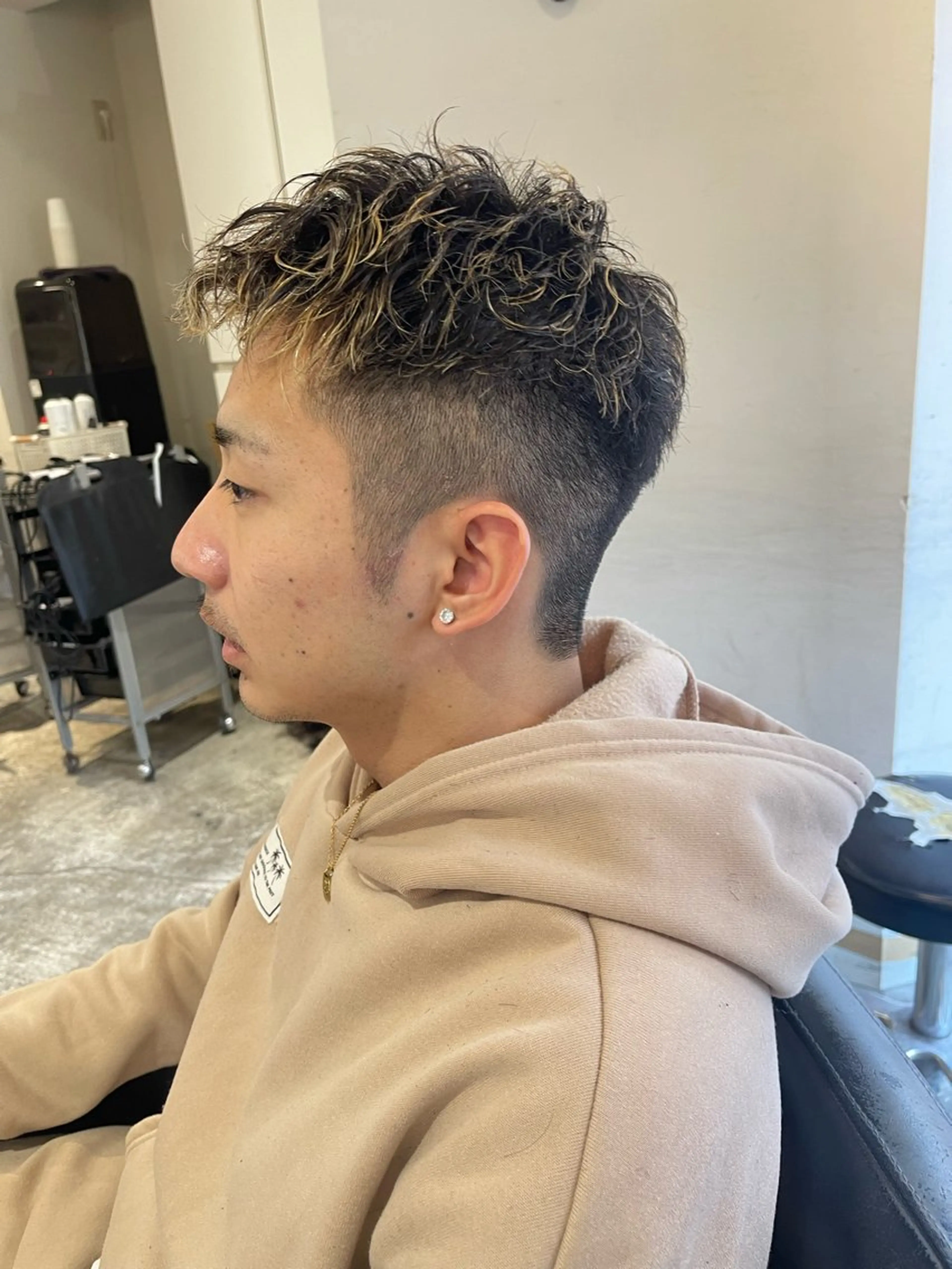 メンズ メンズパーマ WELLY TO KYOメンズカットのヘアスタイル