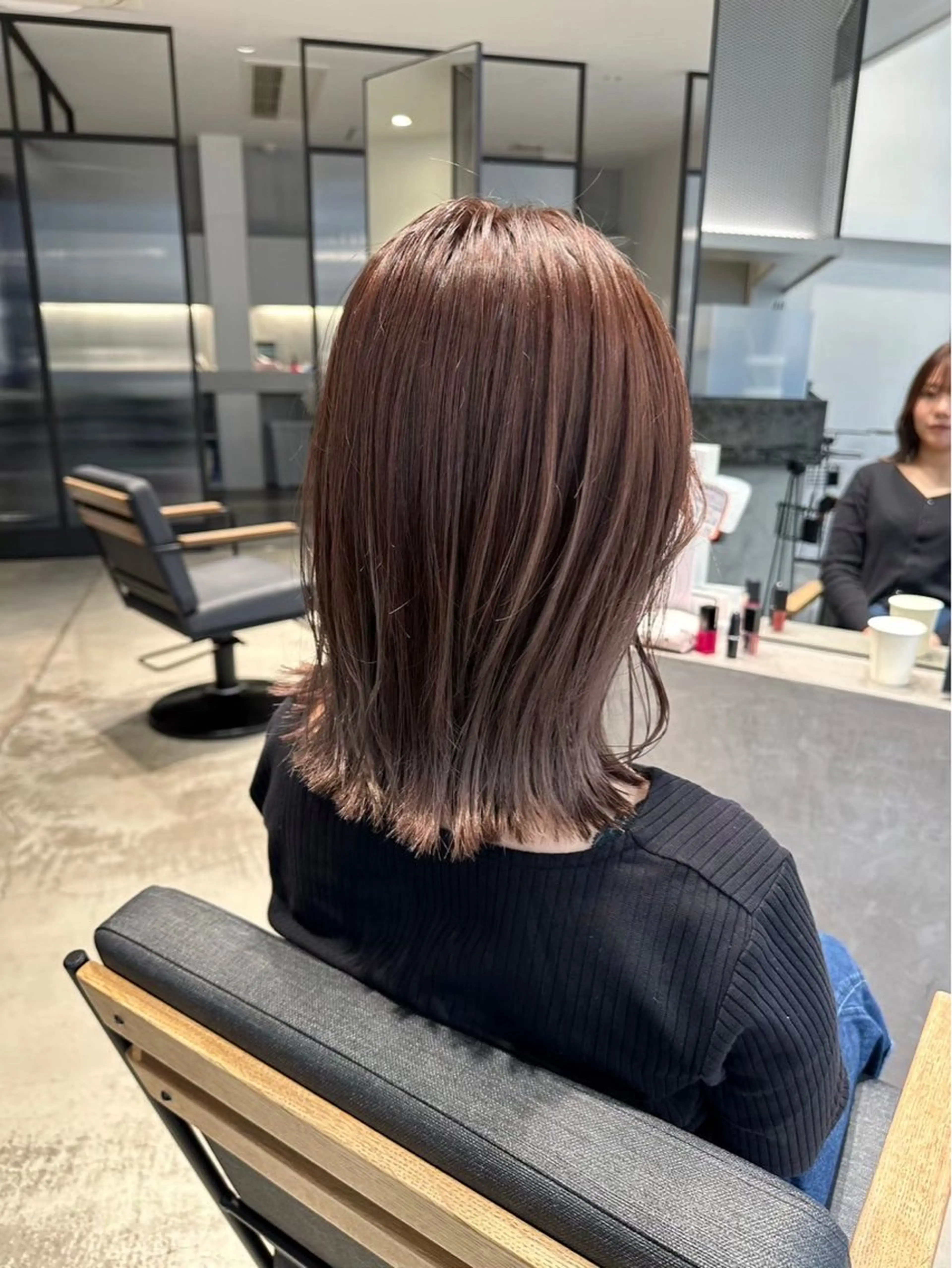 ミディアム カラー 美髪ストレート✨️ 義見 優斗のヘアスタイル