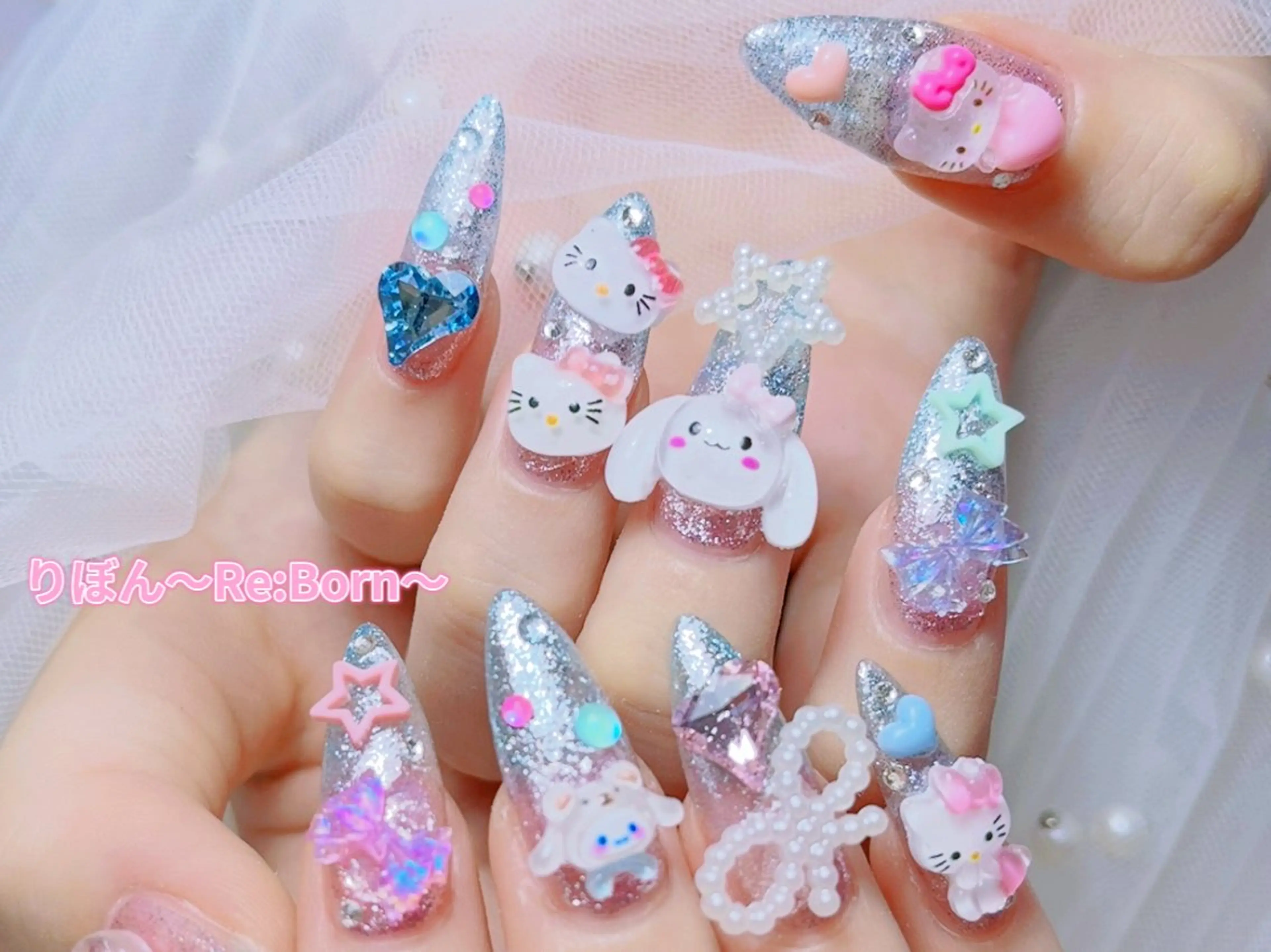 ミディアム フレンチガーリー クリスマス ハンドネイル りぼん Re:Bonrのネイルデザイン