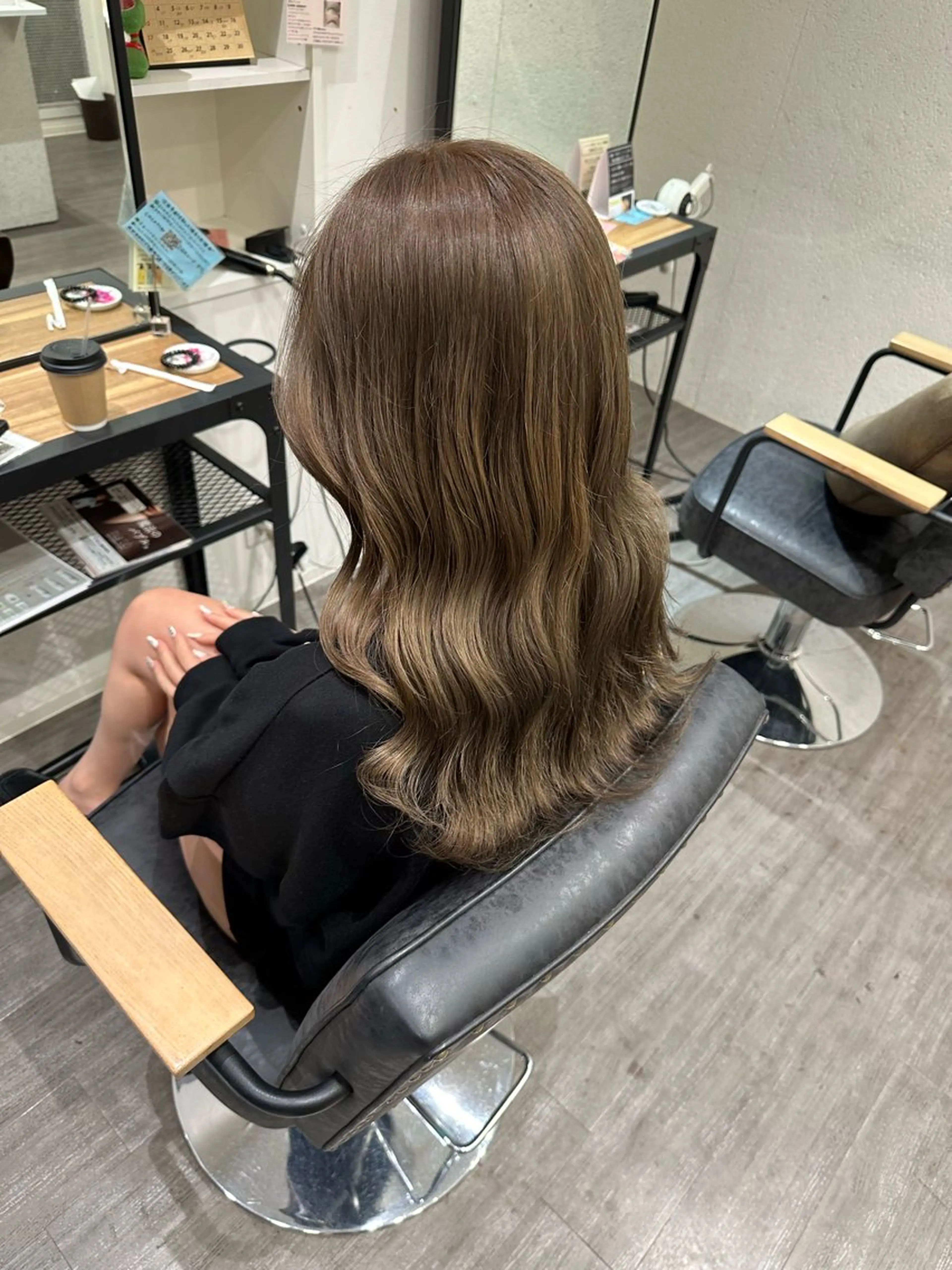 ミディアム カラー グレージュ ミルクティーグレージュ ヘアカラー トリートメント 艶髪レイヤー上田 紗也🇰🇷💗のヘアスタイル