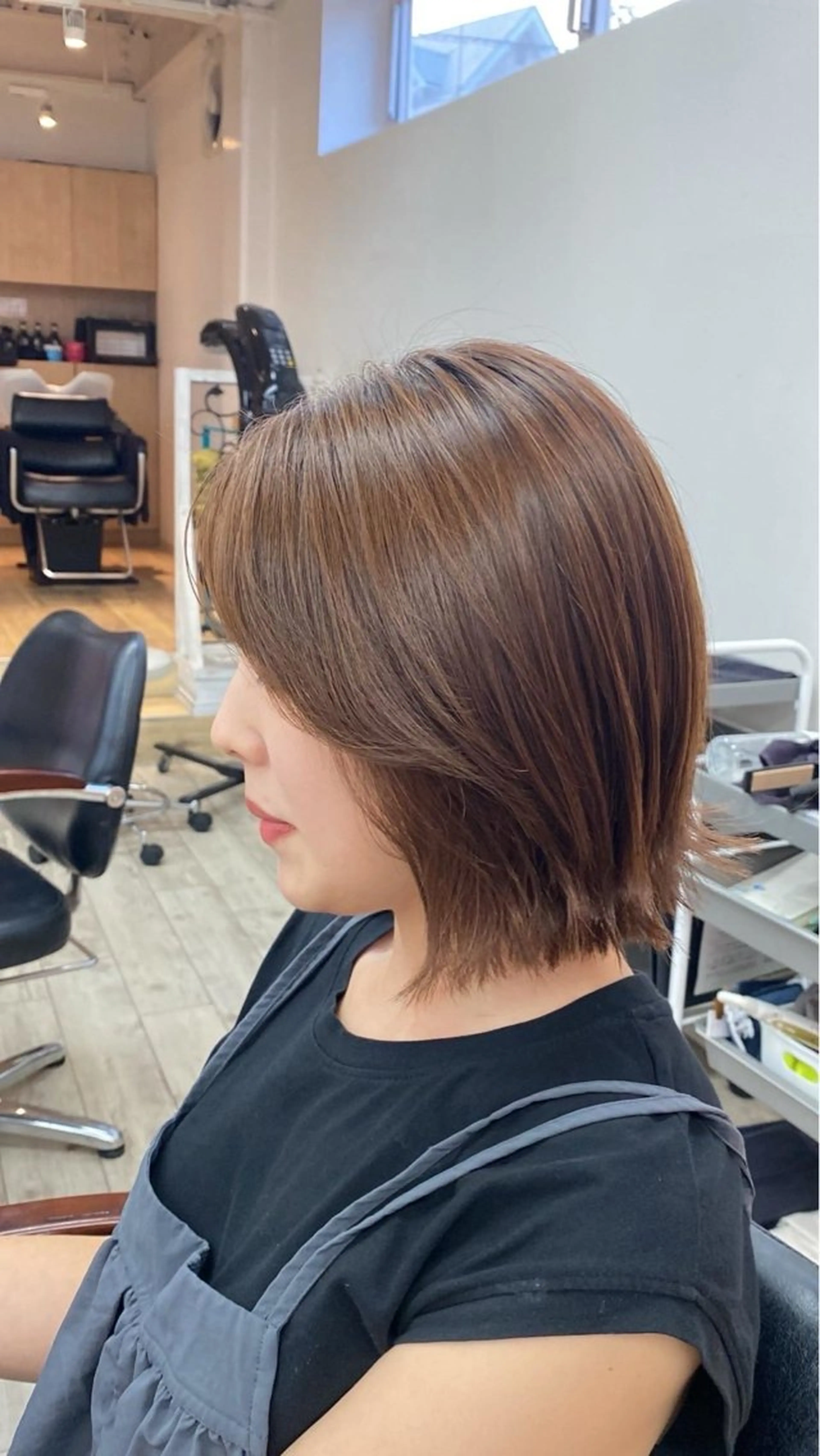 ミディアム 顔まわりレイヤー 顔周りカット レイヤーカット 小林 佑香のヘアスタイル