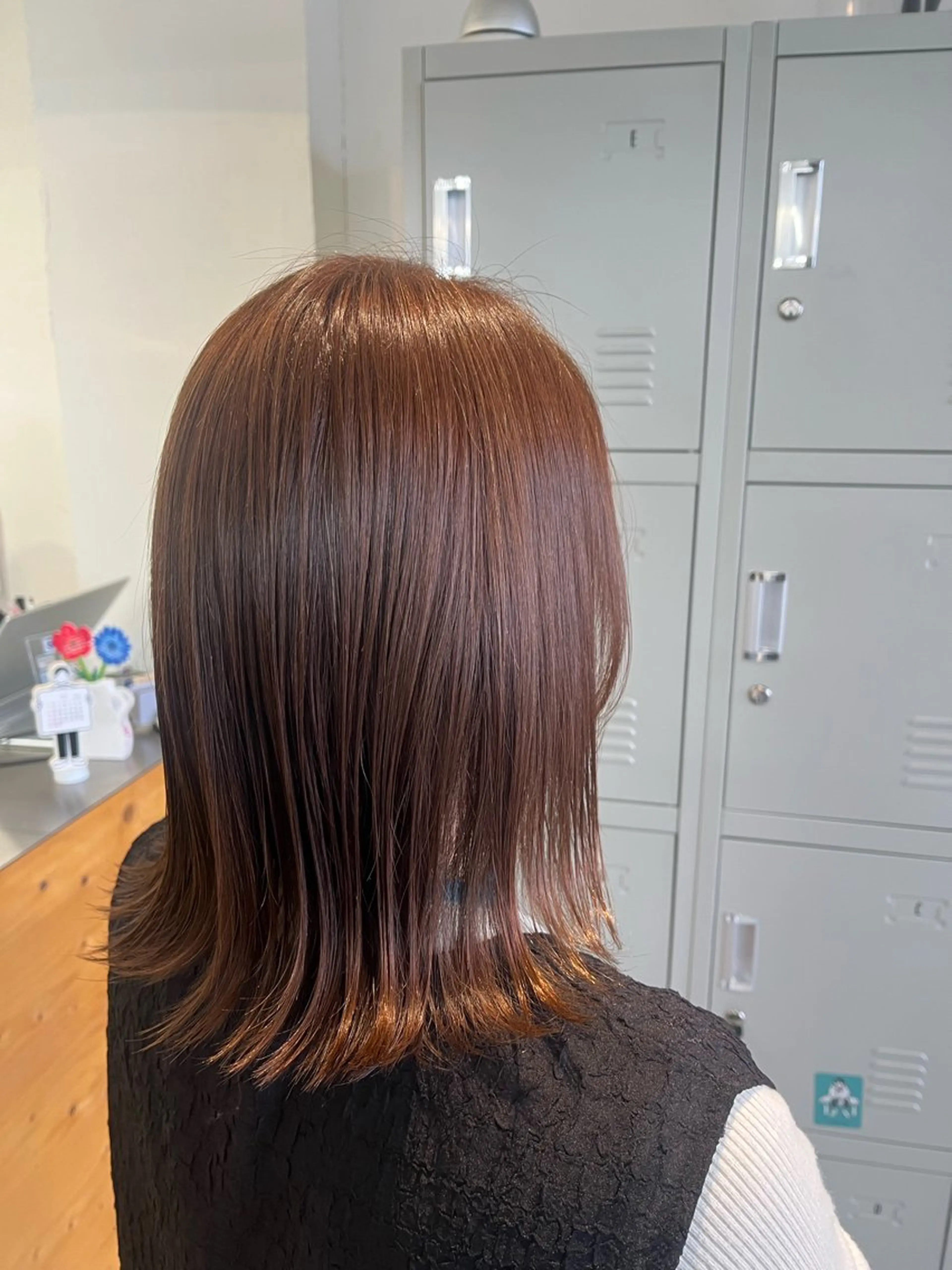 ミディアム サワダ ミナミのヘアスタイル