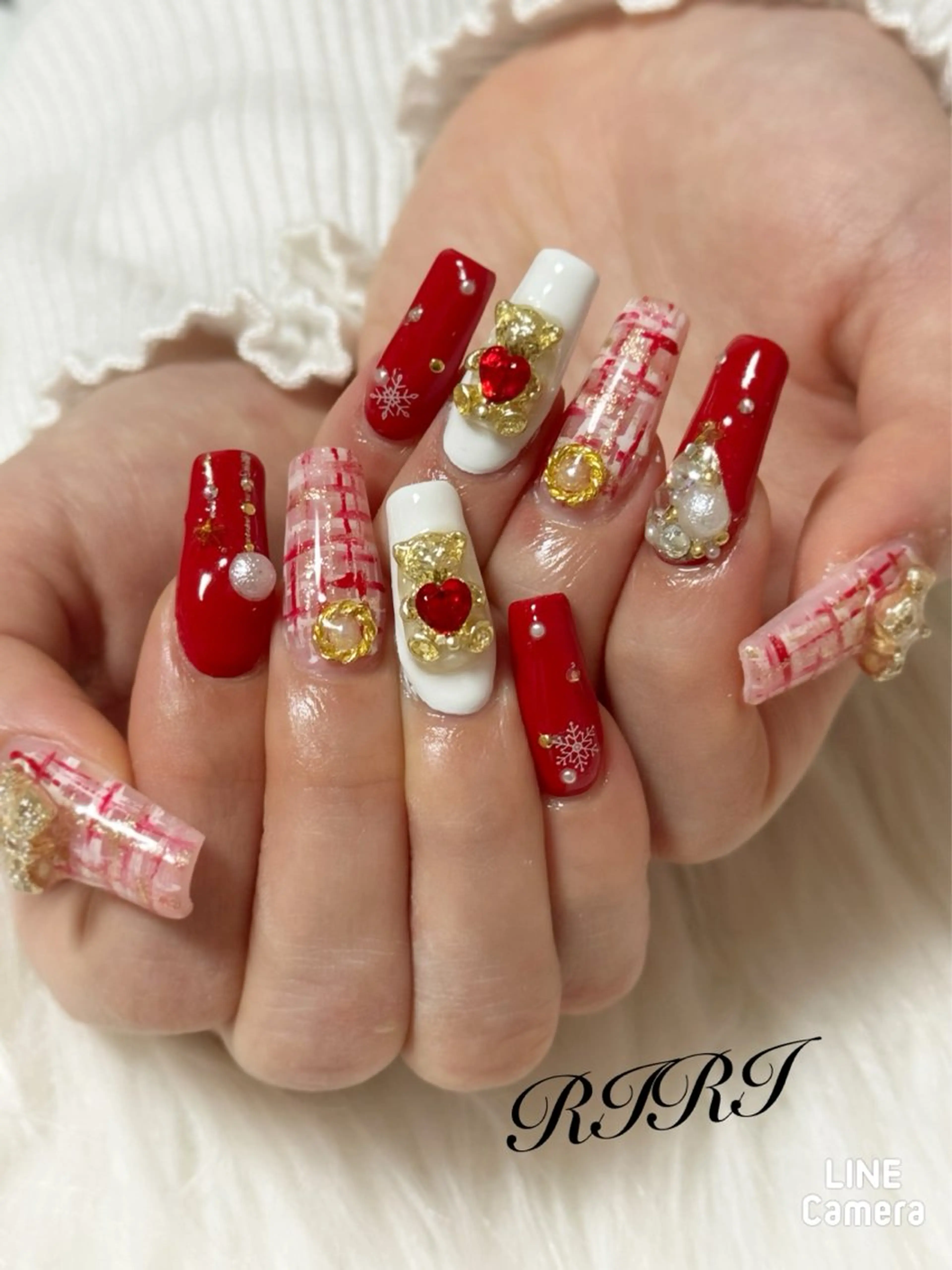 ネイル ジェルネイル ガーリー キラキラネイル 韓国ネイル ラメ(グリッター) ハンドネイル riri オーナーのネイルデザイン