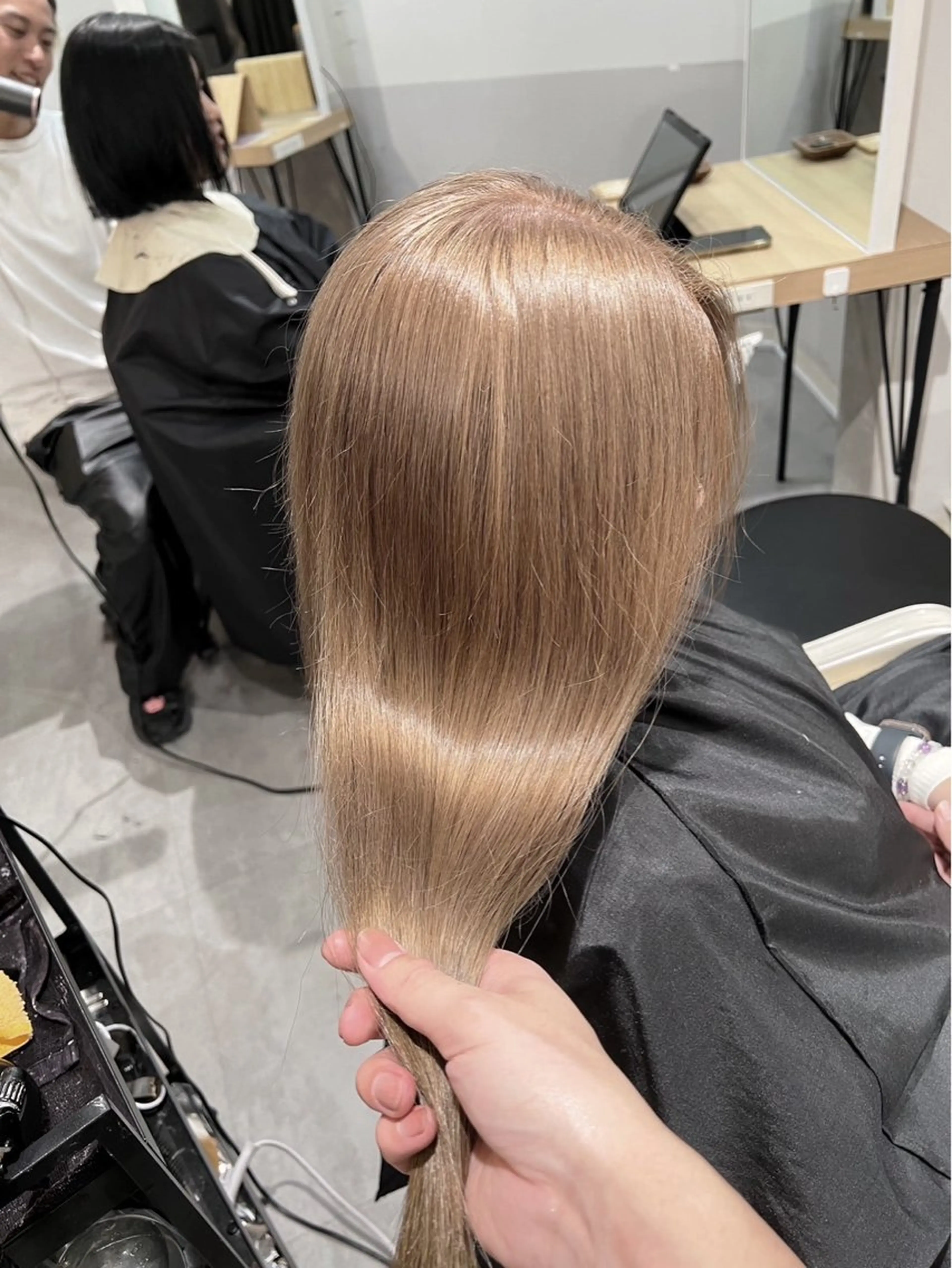 セミロング カラー ベージュカラー ミルクティーベージュ ヘアカラー トリートメント ROBIN所属・指名数No.1 /NAOYAのヘアスタイル