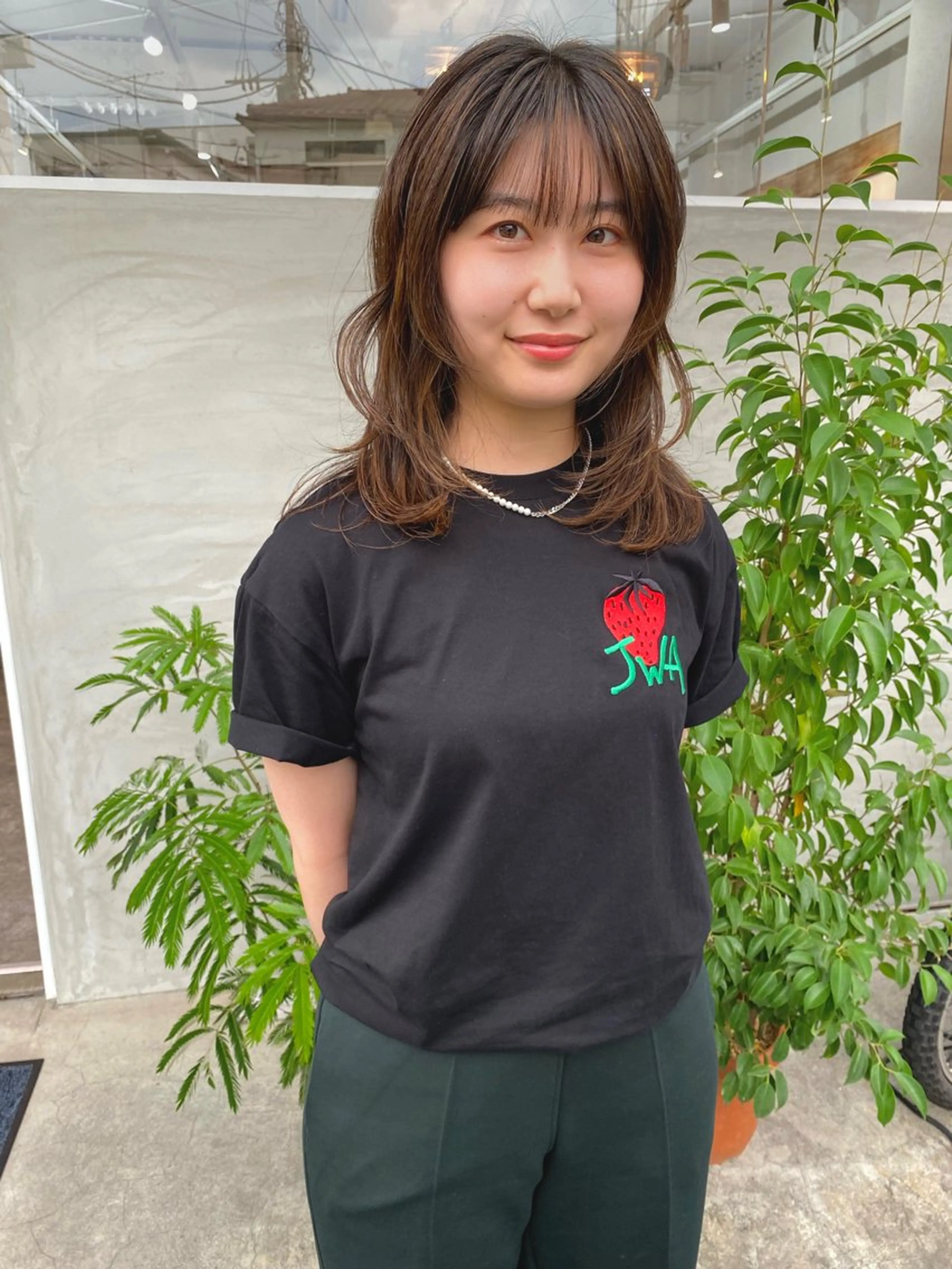 ミディアム カラー ハイライトカラー 顔まわりレイヤー ハイライト レイヤーカット カット ヘアカラー トリートメント 森貴裕/ベージュ/ パーマ/オリーブのヘアスタイル