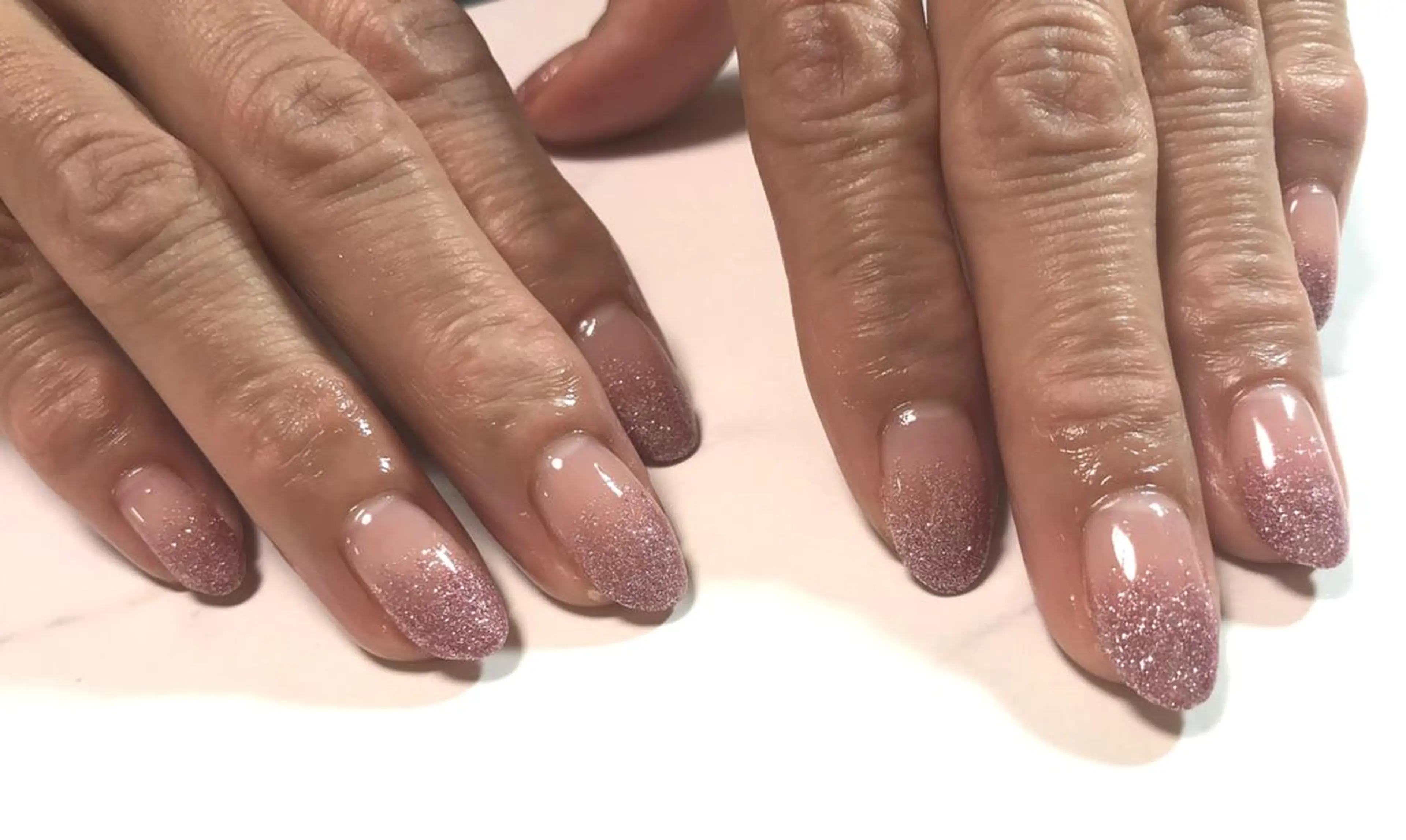 ネイル グラデーション ラメ(グリッター) ラメグラデーション イワサキ  のネイルデザイン