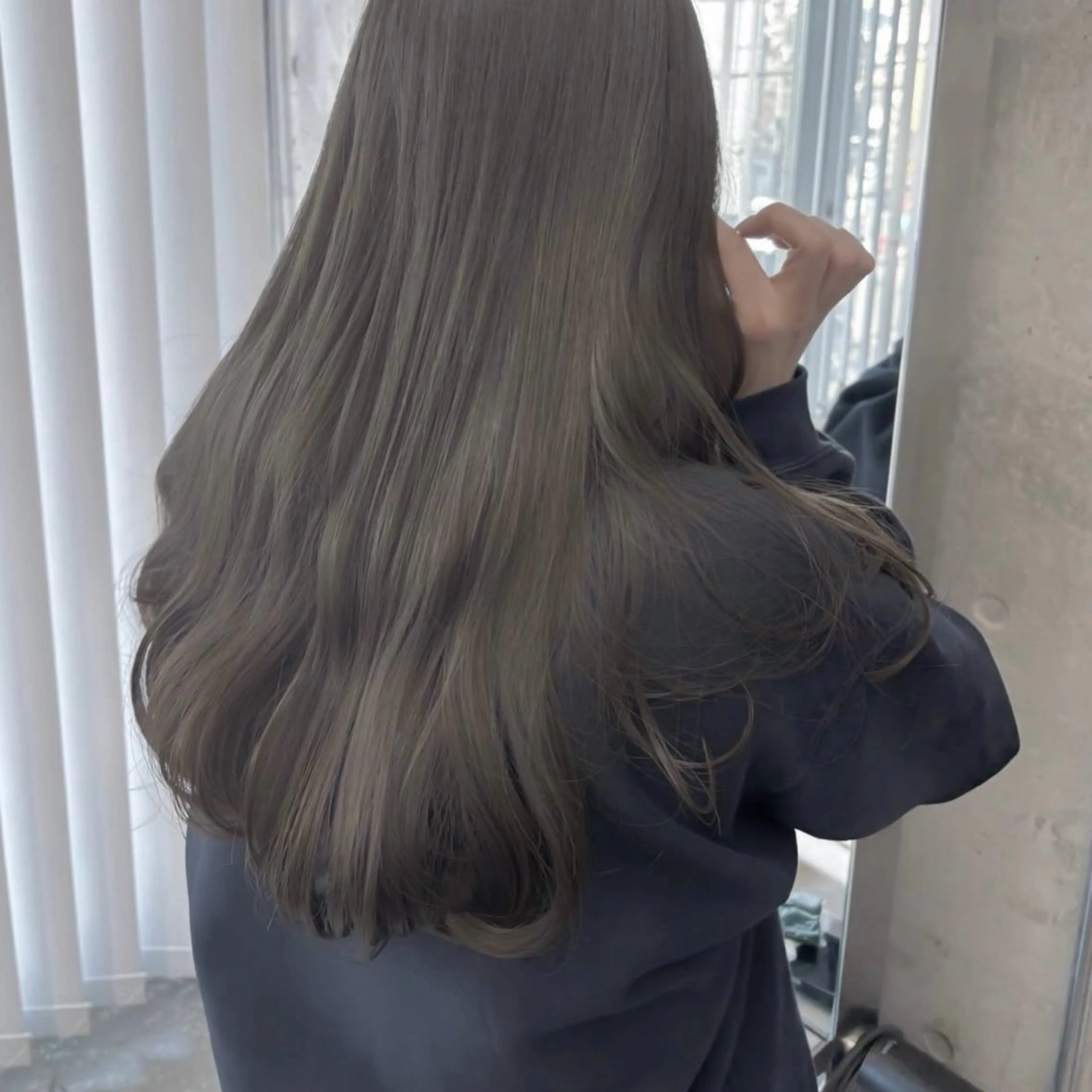 ロング カラー グレージュ ミント カット ヘアカラー トリートメント 高橋大樹/グレージュ 透明感/髪質改善のヘアスタイル