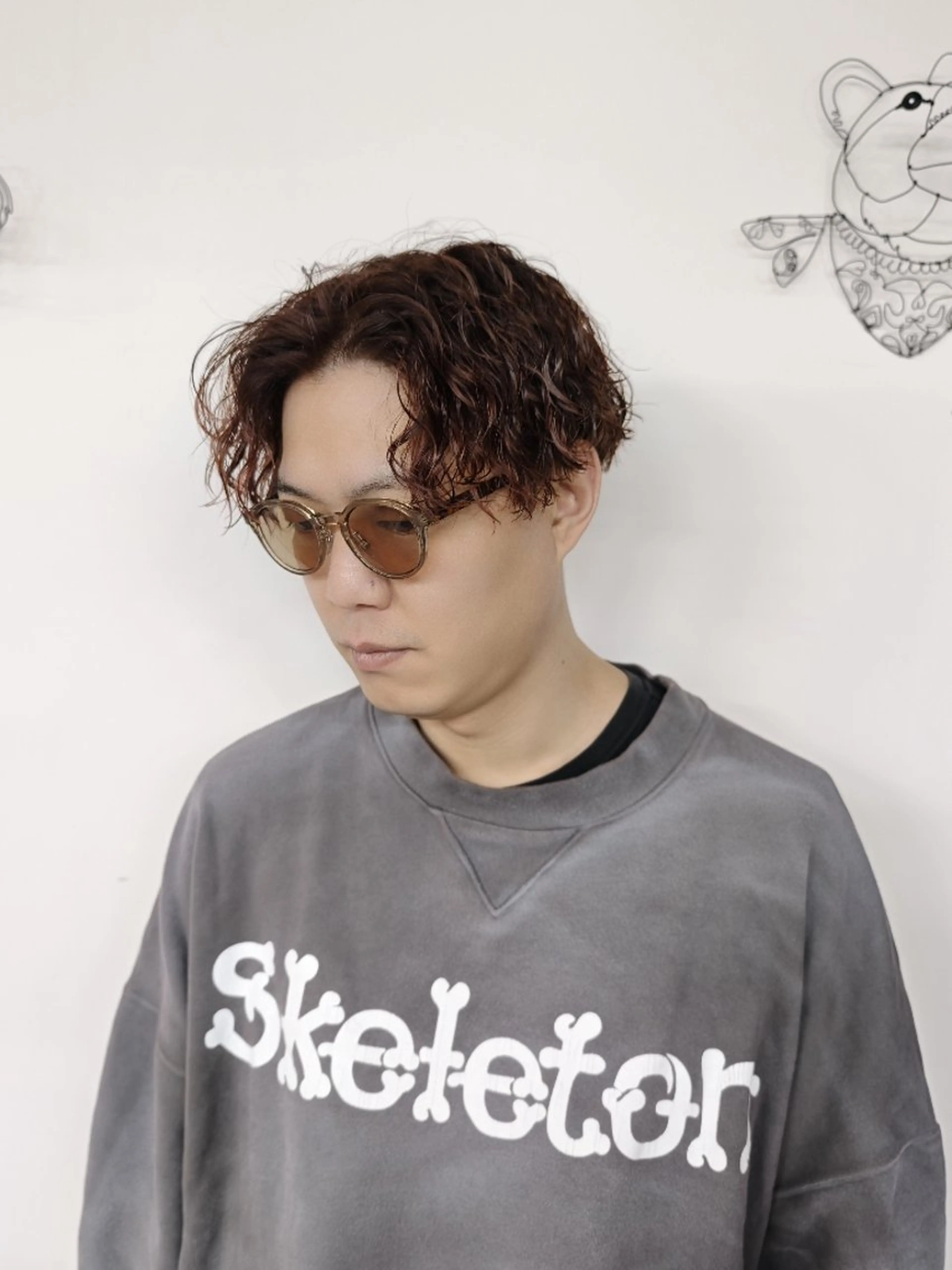 ミディアム メンズ パーマ カラー メンズハイライト ブラウンカラー ハイライトカラー ハイライト カット ヘアカラー パーマ トリートメント カッコいい扱い易い 似合う。お任せ下さいのヘアスタイル