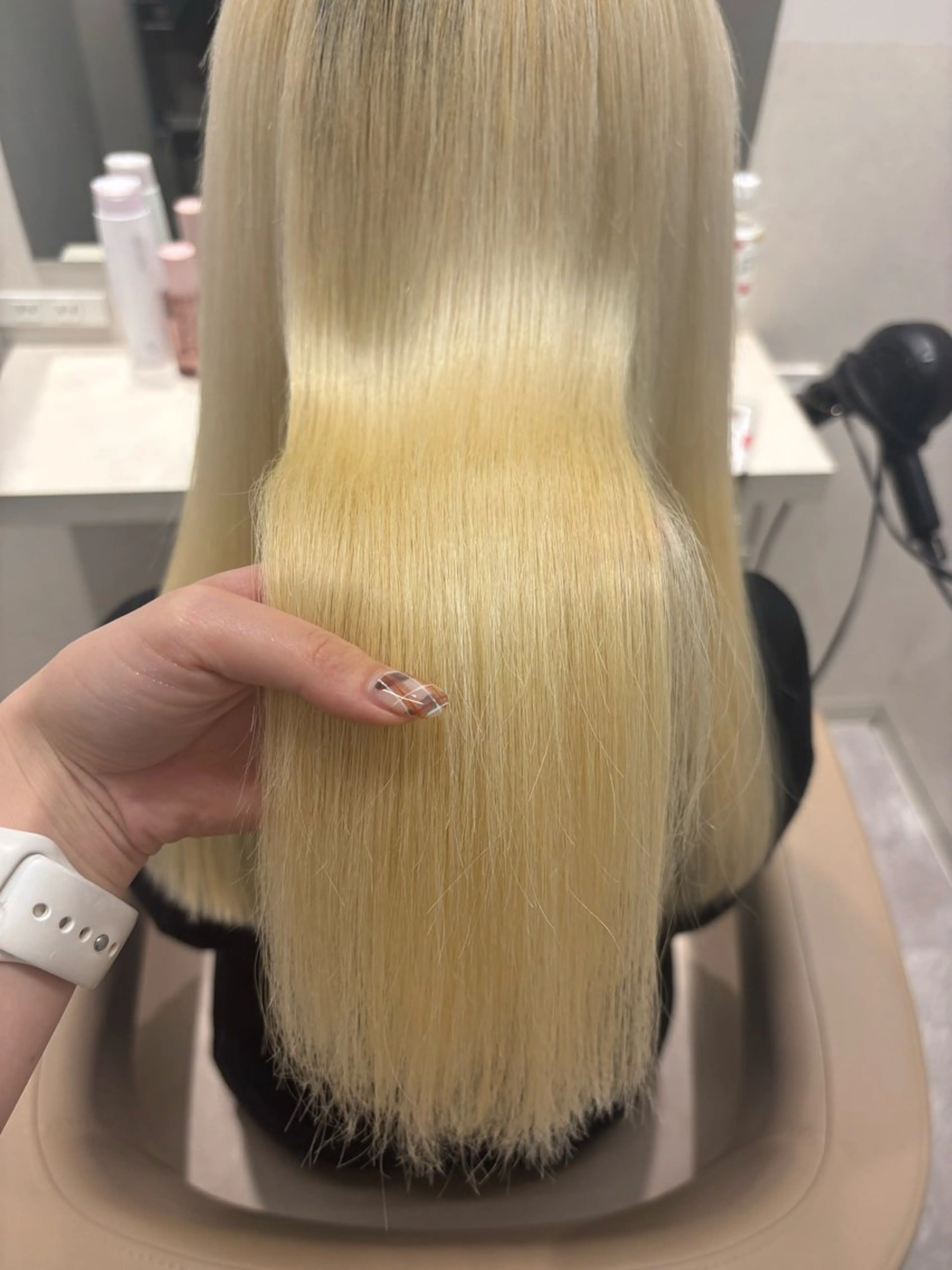 セミロング カラー パーマ ヘアアレンジ ハイトーンカラー カット ヘアカラー トリートメント ヘッドスパ ヘアセット 押切 響　のヘアスタイル