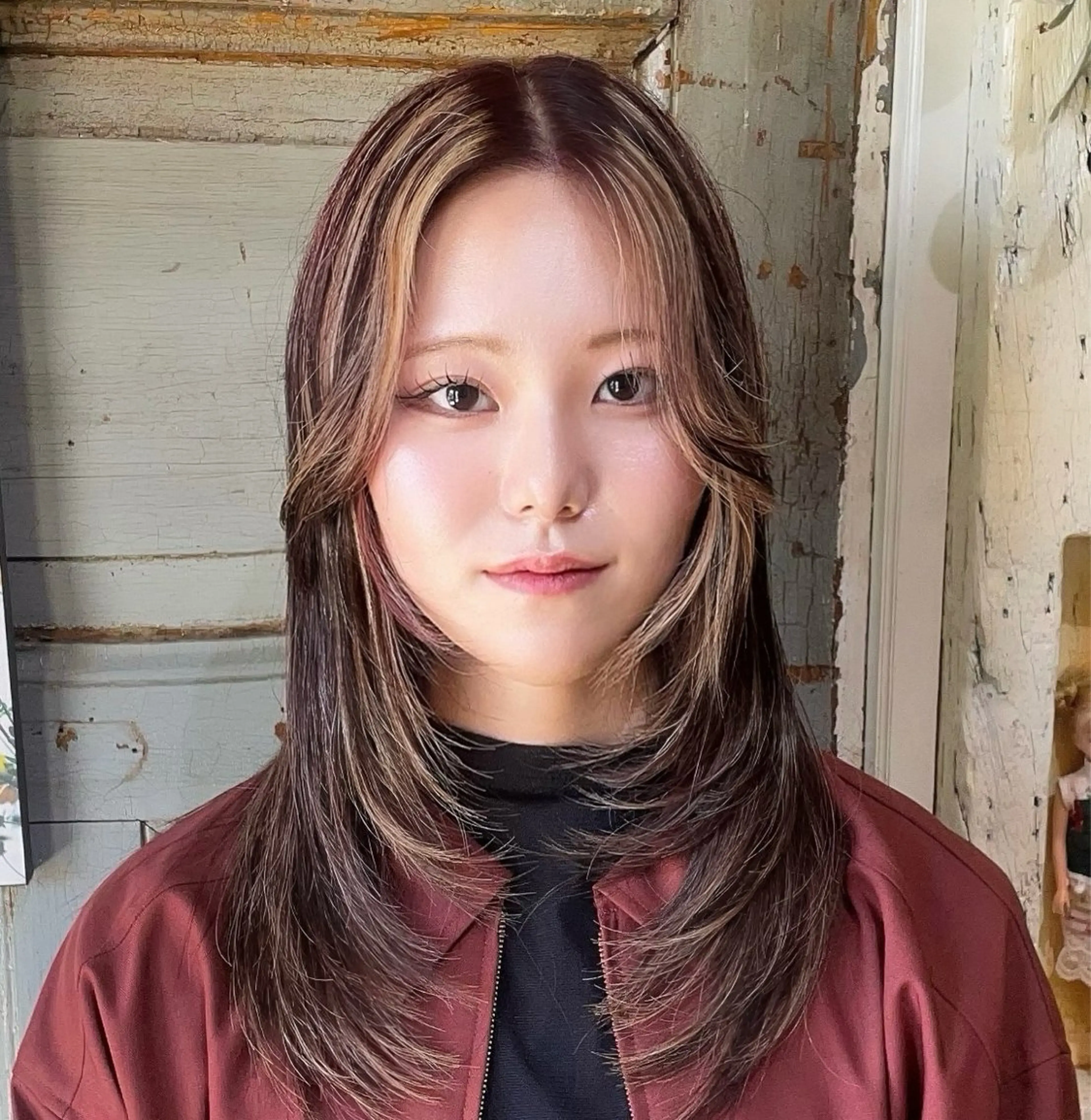 セミロング カラー ハイライトカラー ハイライト レイヤーカット モテるブラウンカラー の達人Tomoyaのヘアスタイル