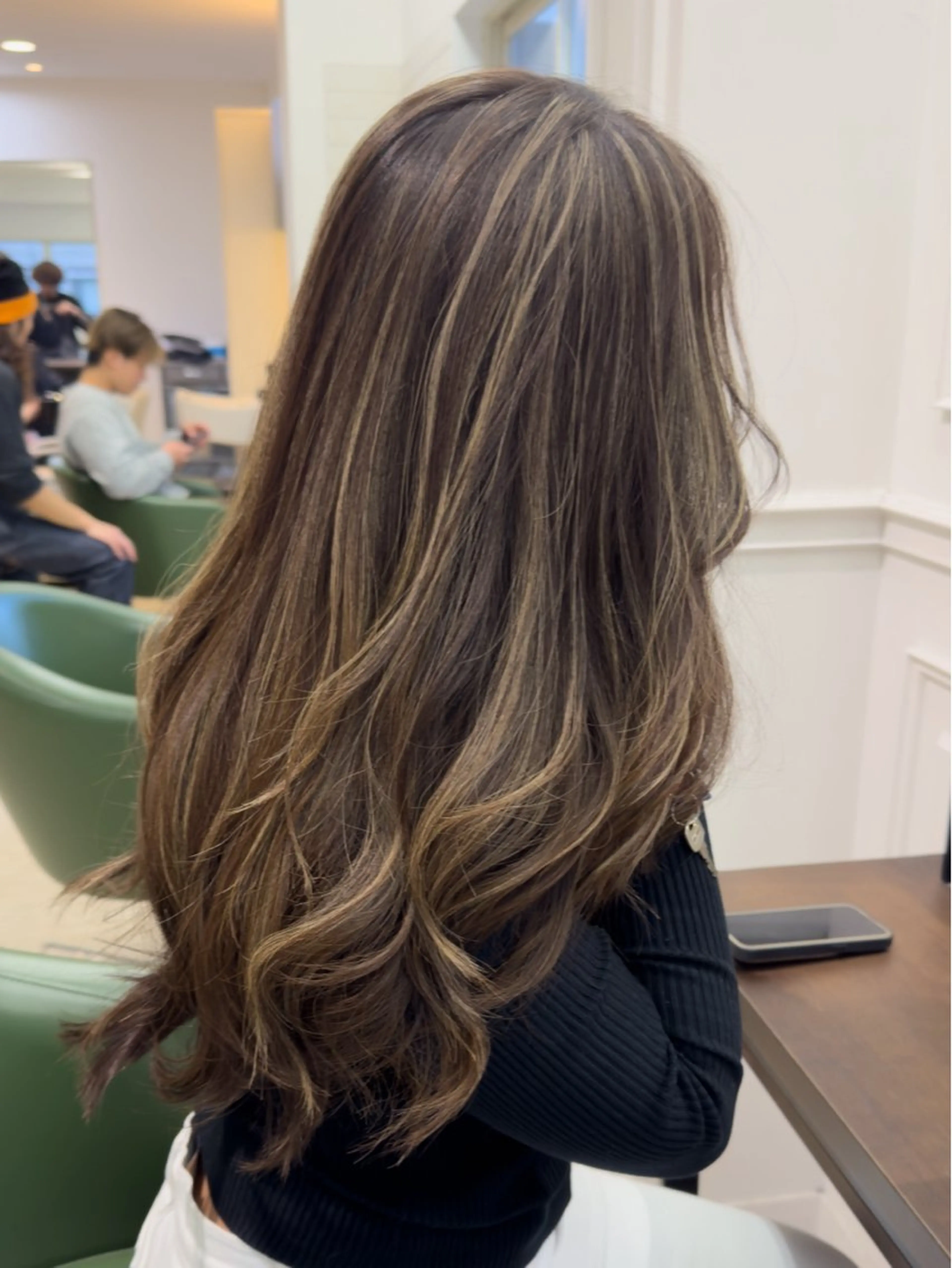 ロング ヘアカラー TIDEHAIR 悠愛のヘアスタイル