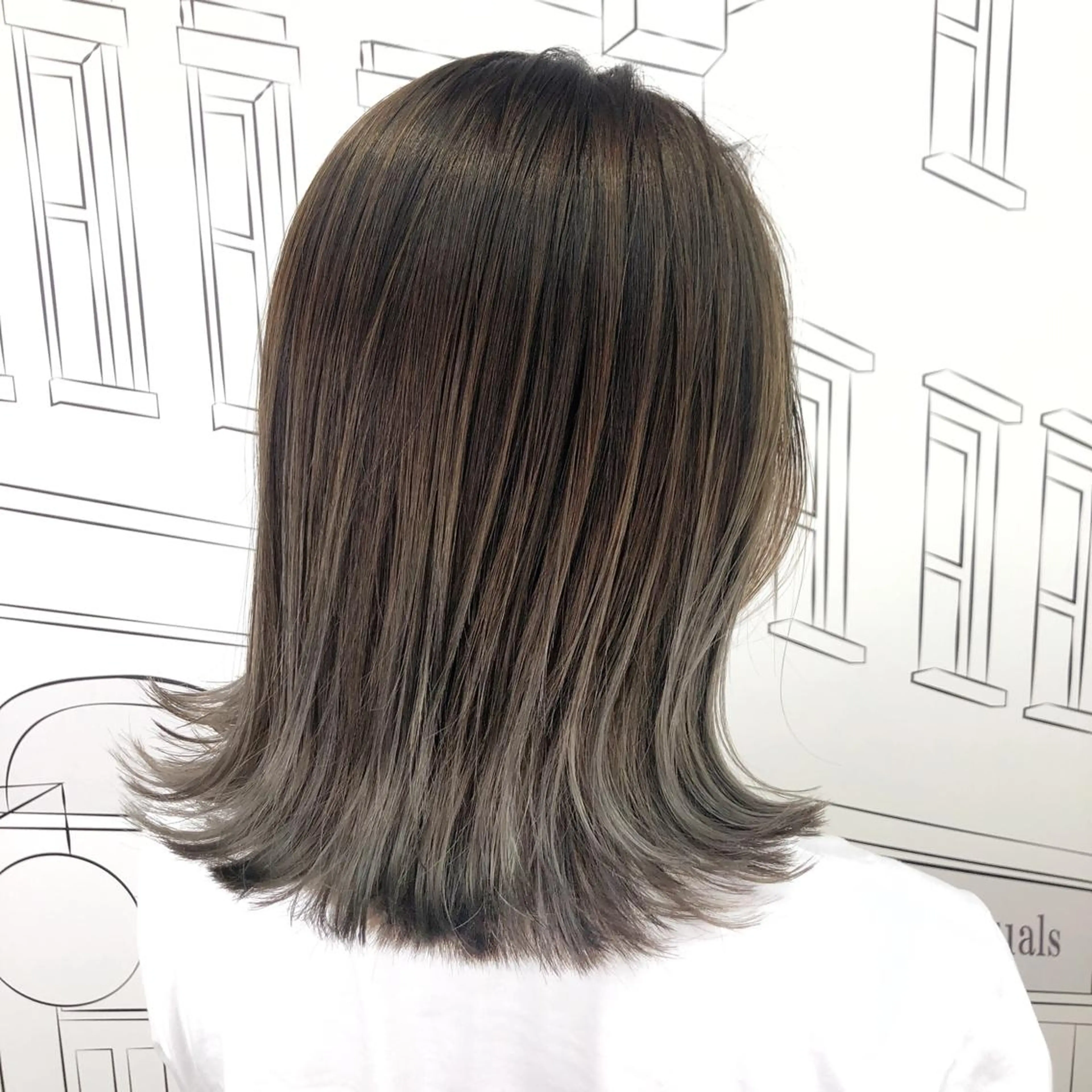 ミディアム カラー TOMOKA 艶髪/透明感カラーのヘアスタイル