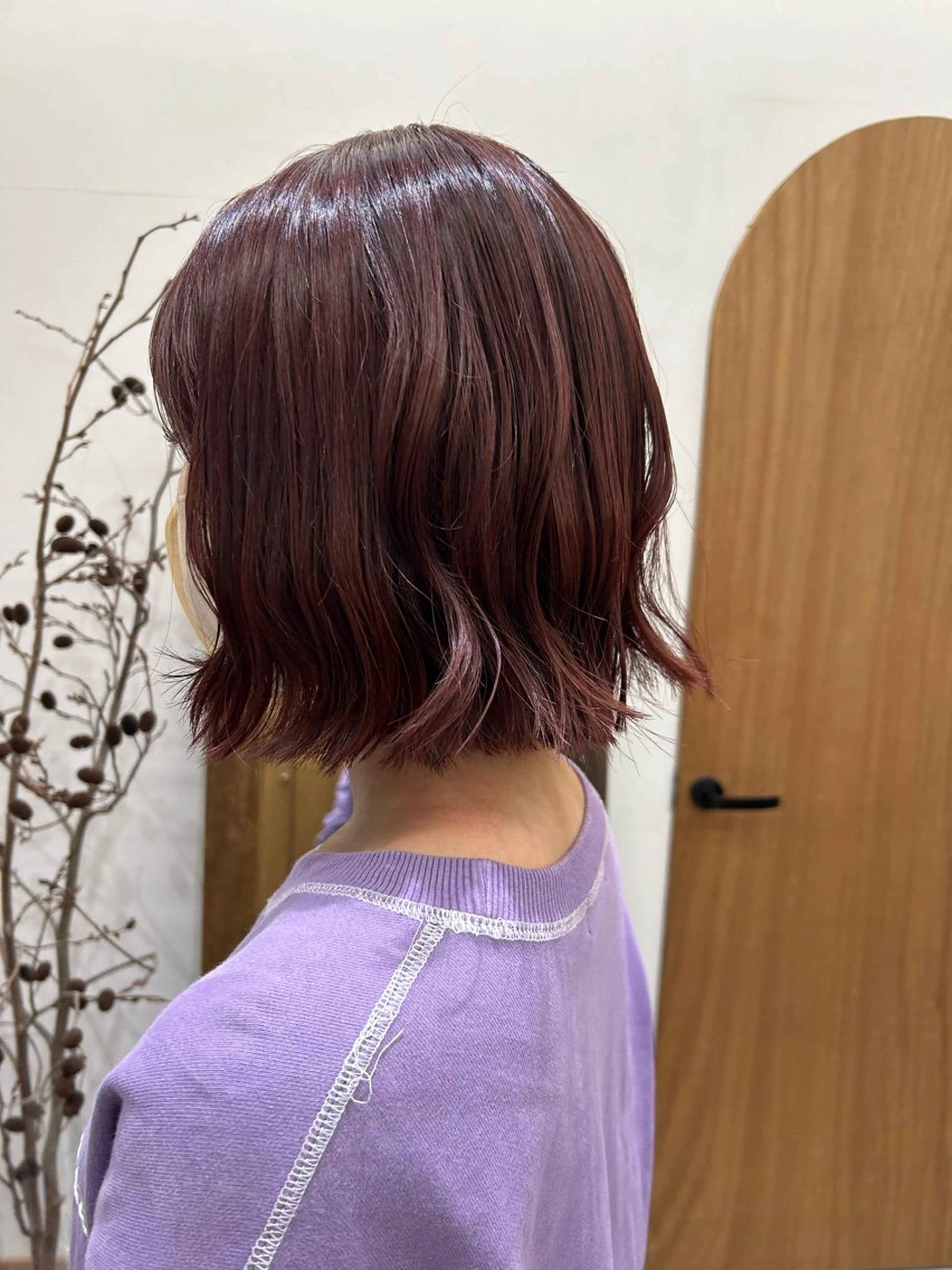 ショート ピンクブラウン なつめ🐶ショート ベージュカラーのヘアスタイル