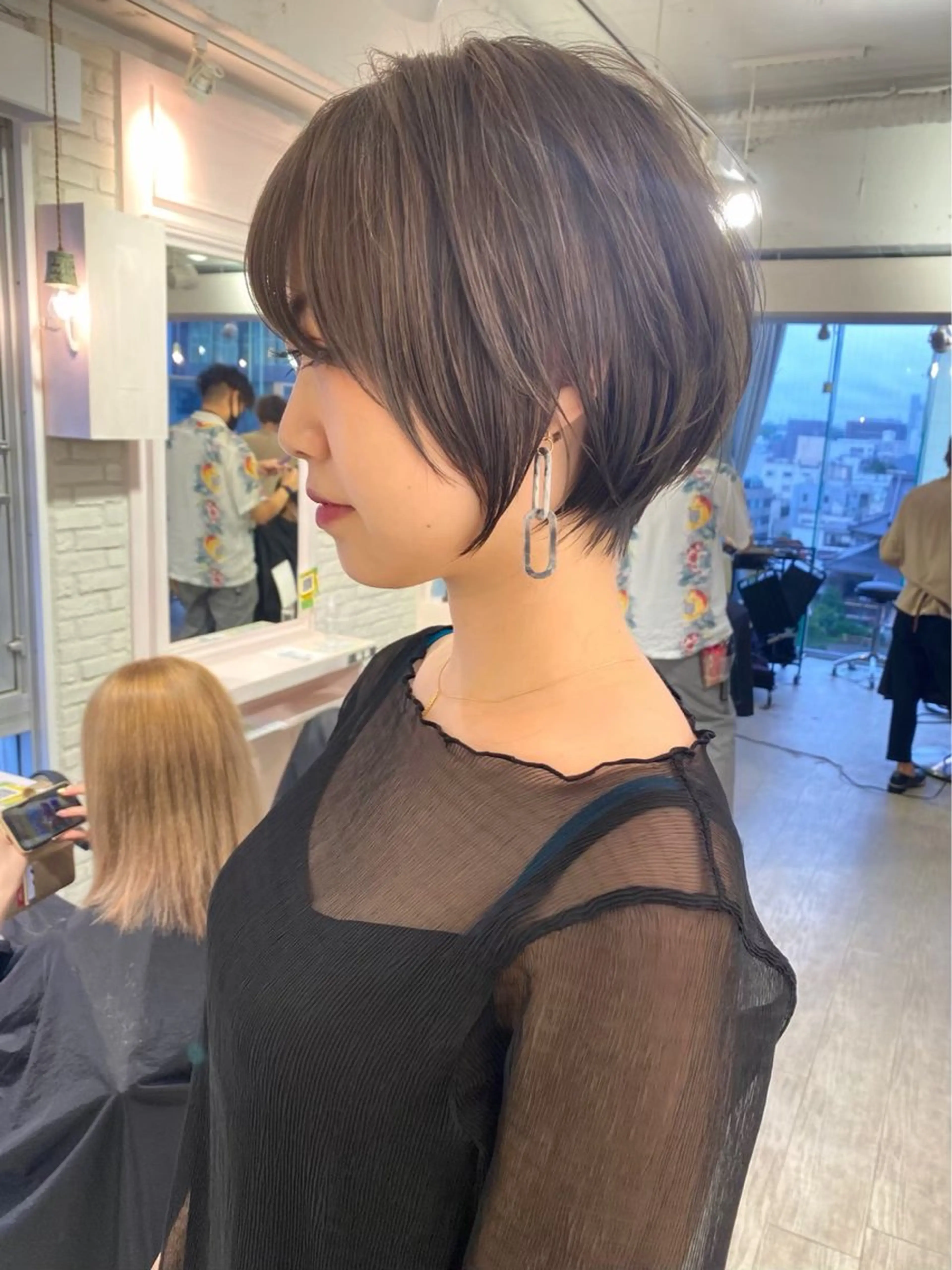 ショート くびれヘア 顔周りカット ハッシュカット 髪質改善 韓国風ヘア カット ヘアカラー トリートメント 博多ベージュ 🐻松井傑のヘアスタイル