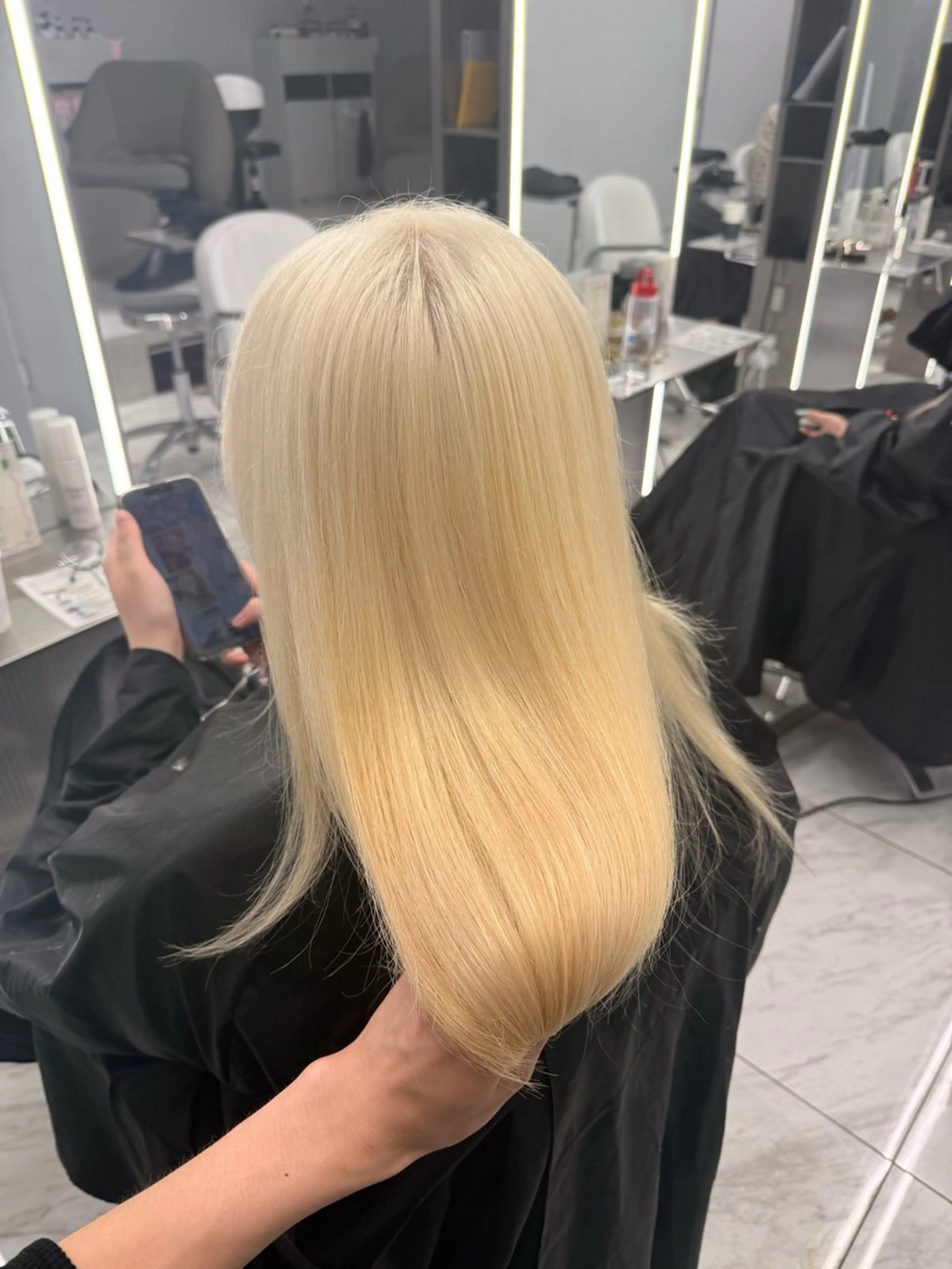 ロング カラー カット ヘアカラー トリートメント ハイトーンレイヤー 顔まわりSOTAのヘアスタイル