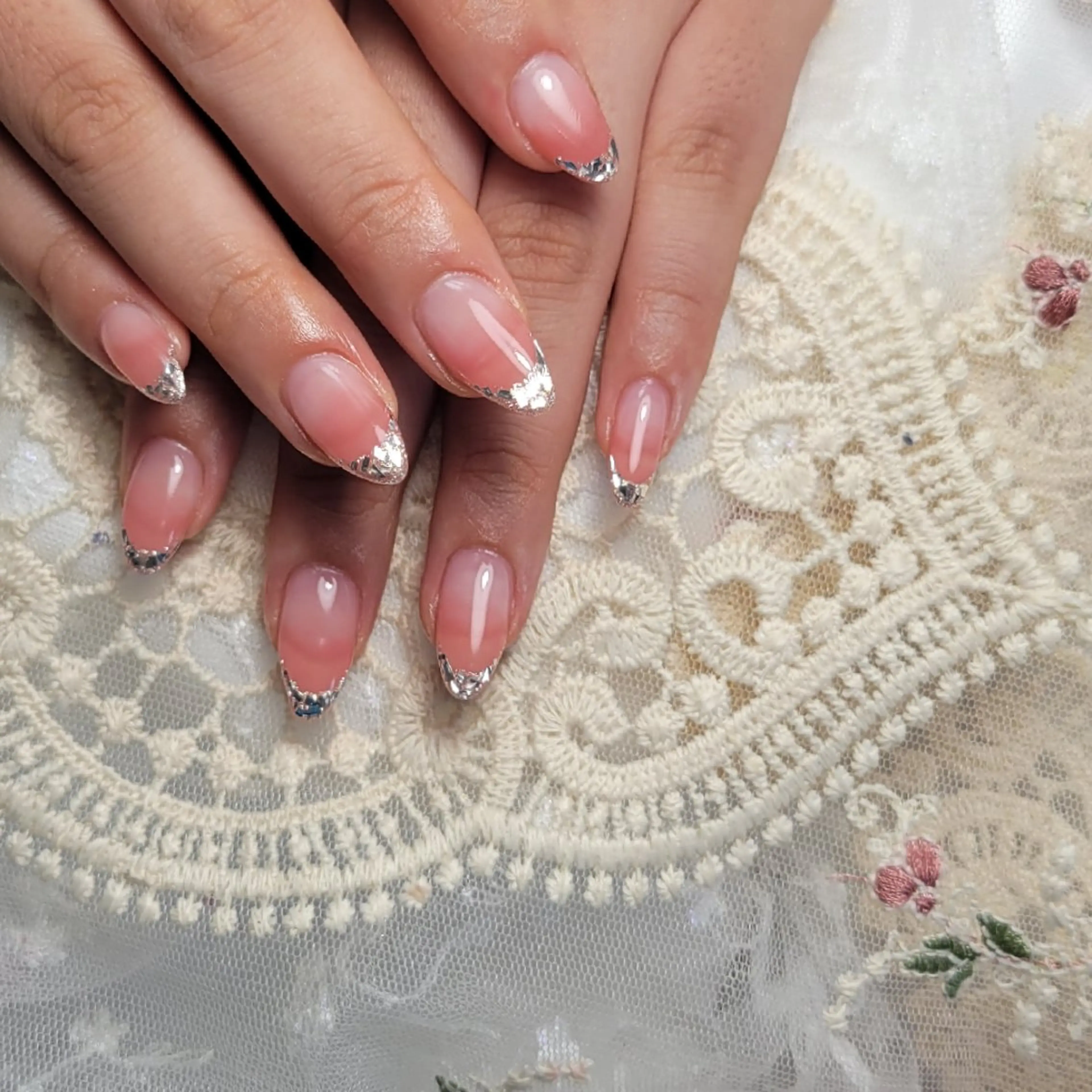 ネイル フレンチネイル ガラスフレンチ ネイルサロンほっこり kanaのネイルデザイン