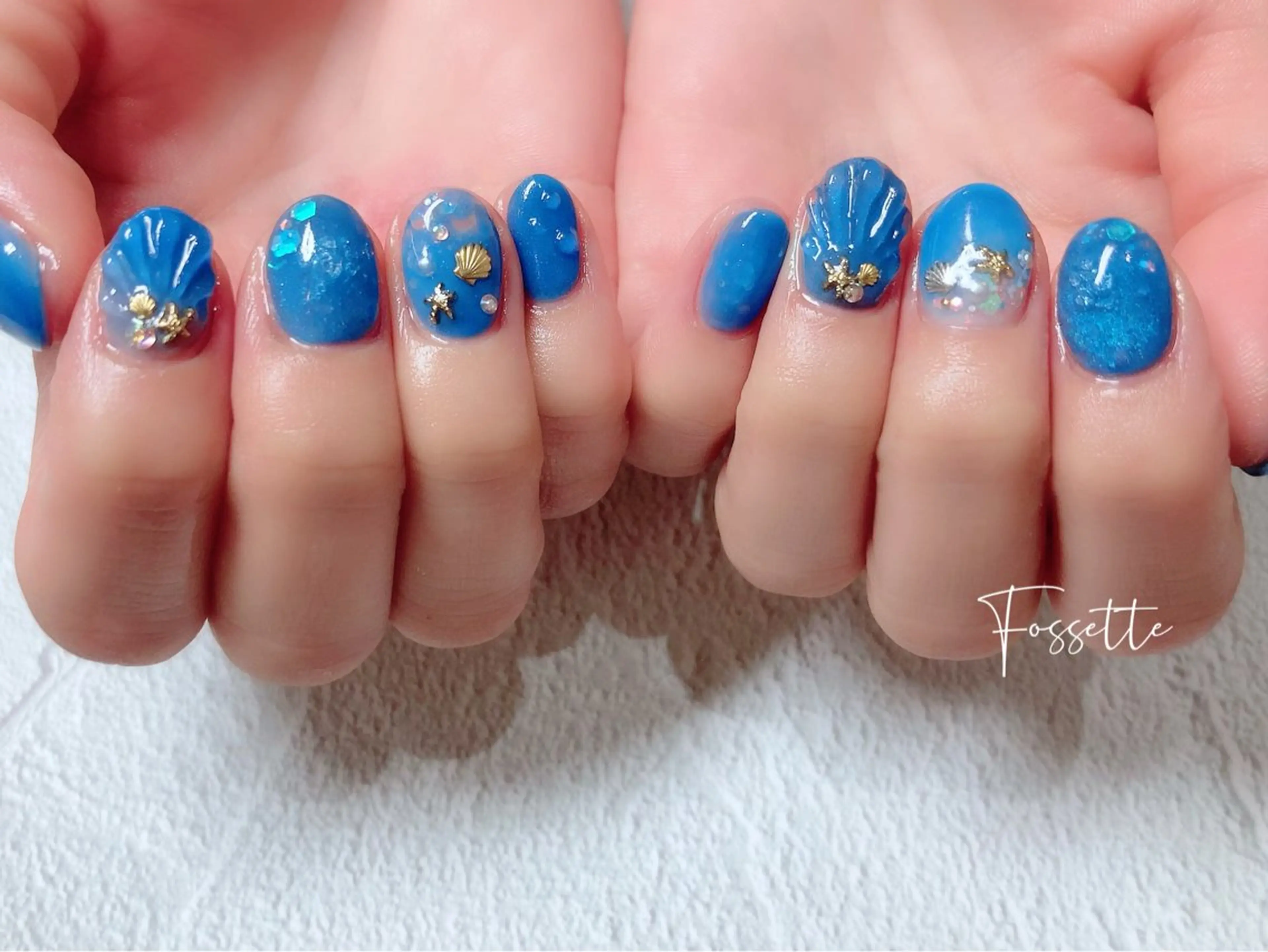 ネイル ブルー キラキラネイル 夏ネイル nailsalon Fossetteのネイルデザイン