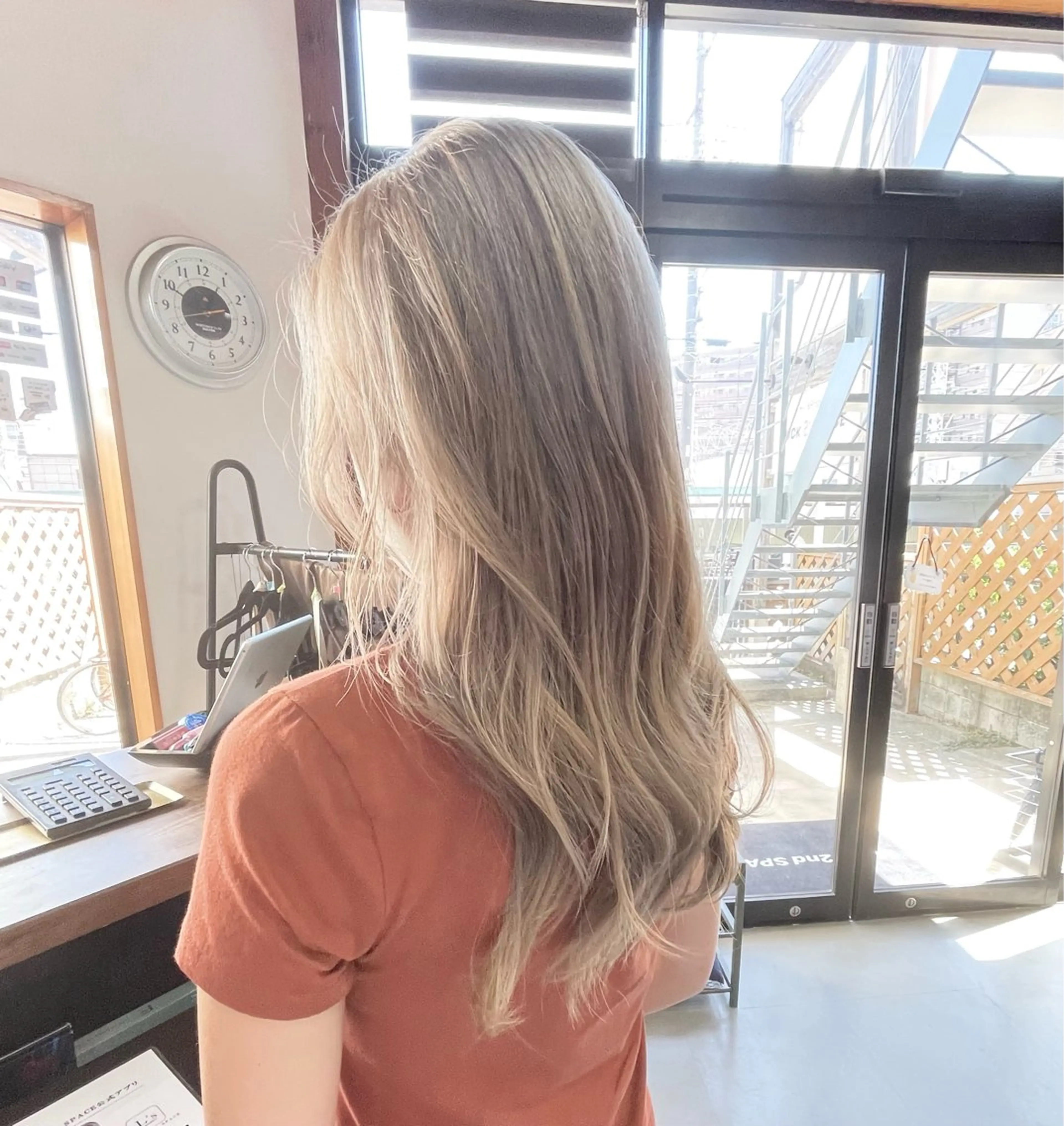 ロング ヘアカラー ROUIS/ mioのヘアスタイル