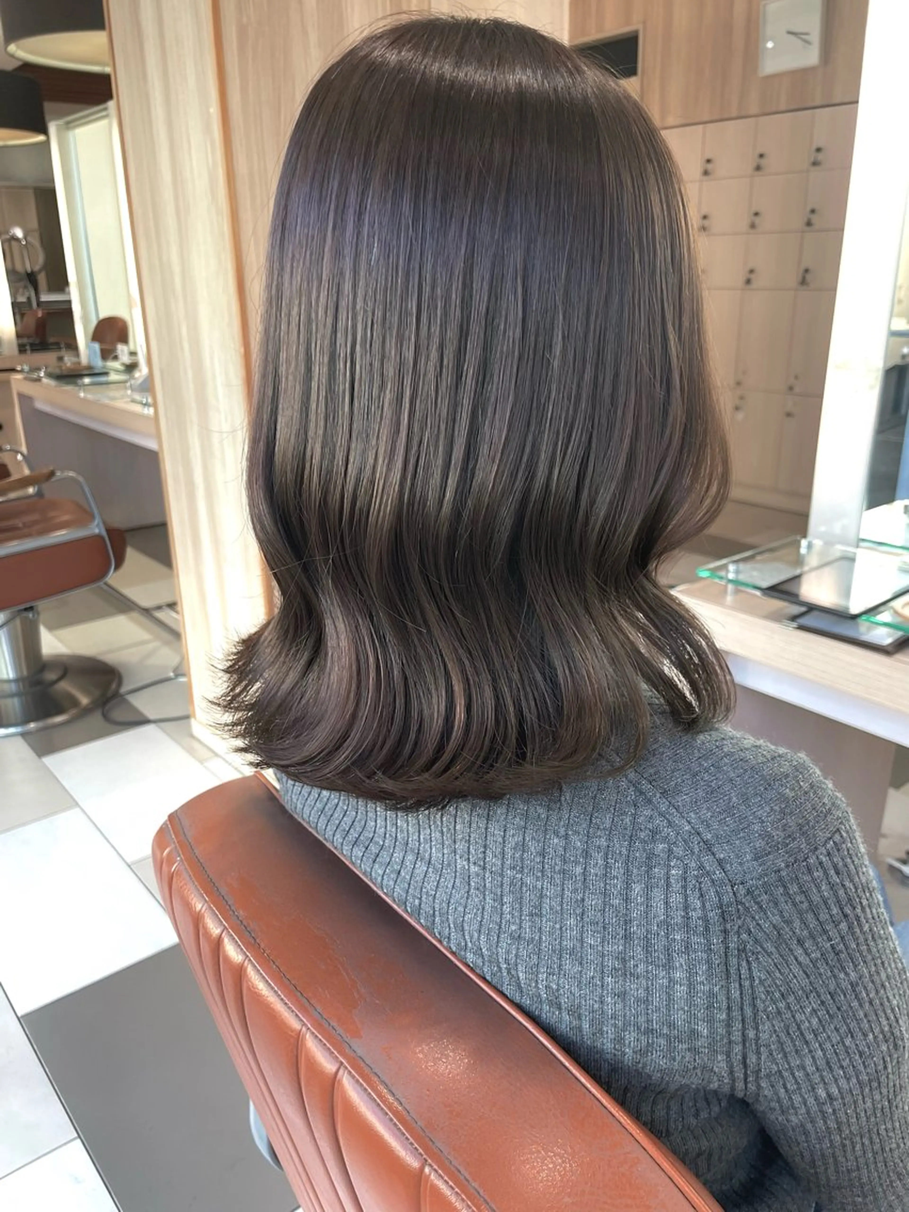 ミディアム カラー アッシュ アッシュブラウン ブラウンカラー オレンジ くびれヘア カット ヘアカラー トリートメント 青沼夏未/オリーブ/ 寒色カラーのヘアスタイル