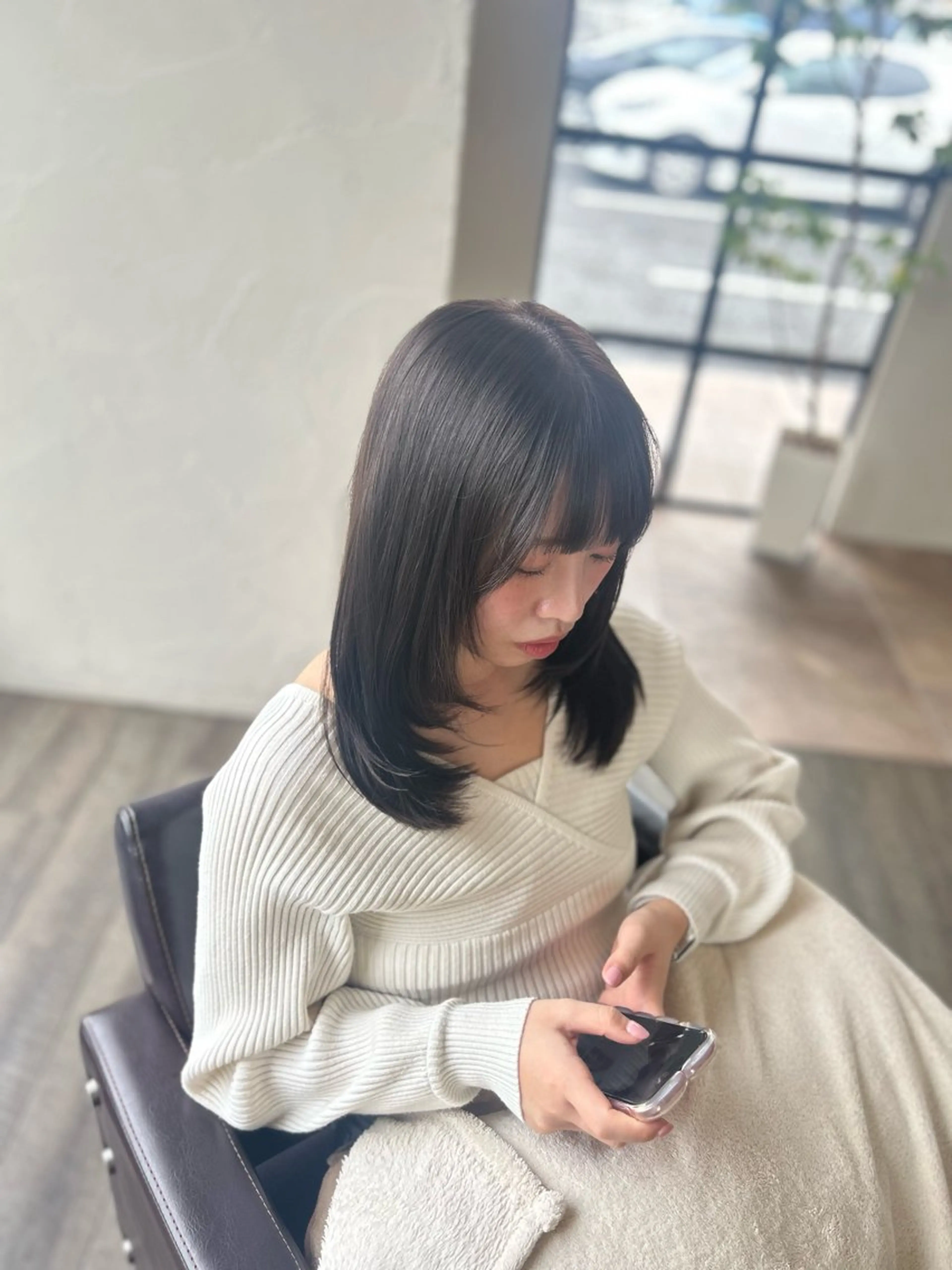 セミロング カラー ブラウンカラー ラベンダーカラー ラベンダーブラウン レイヤーカット カット ヘアカラー トリートメント 井上 花音のヘアスタイル