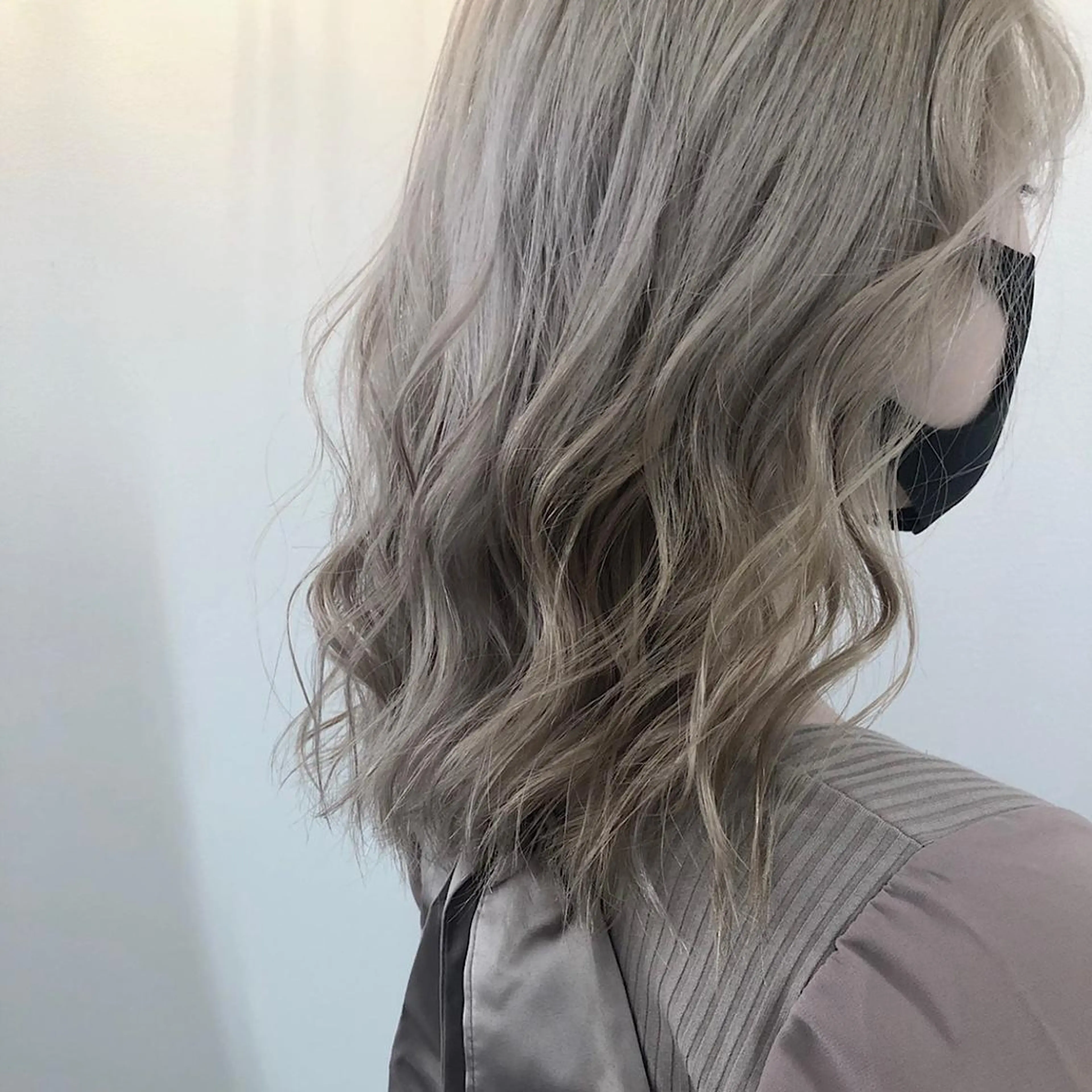 ミディアム カラー グレージュ ミルクティーグレージュ jill by gisel＿奥家のヘアスタイル