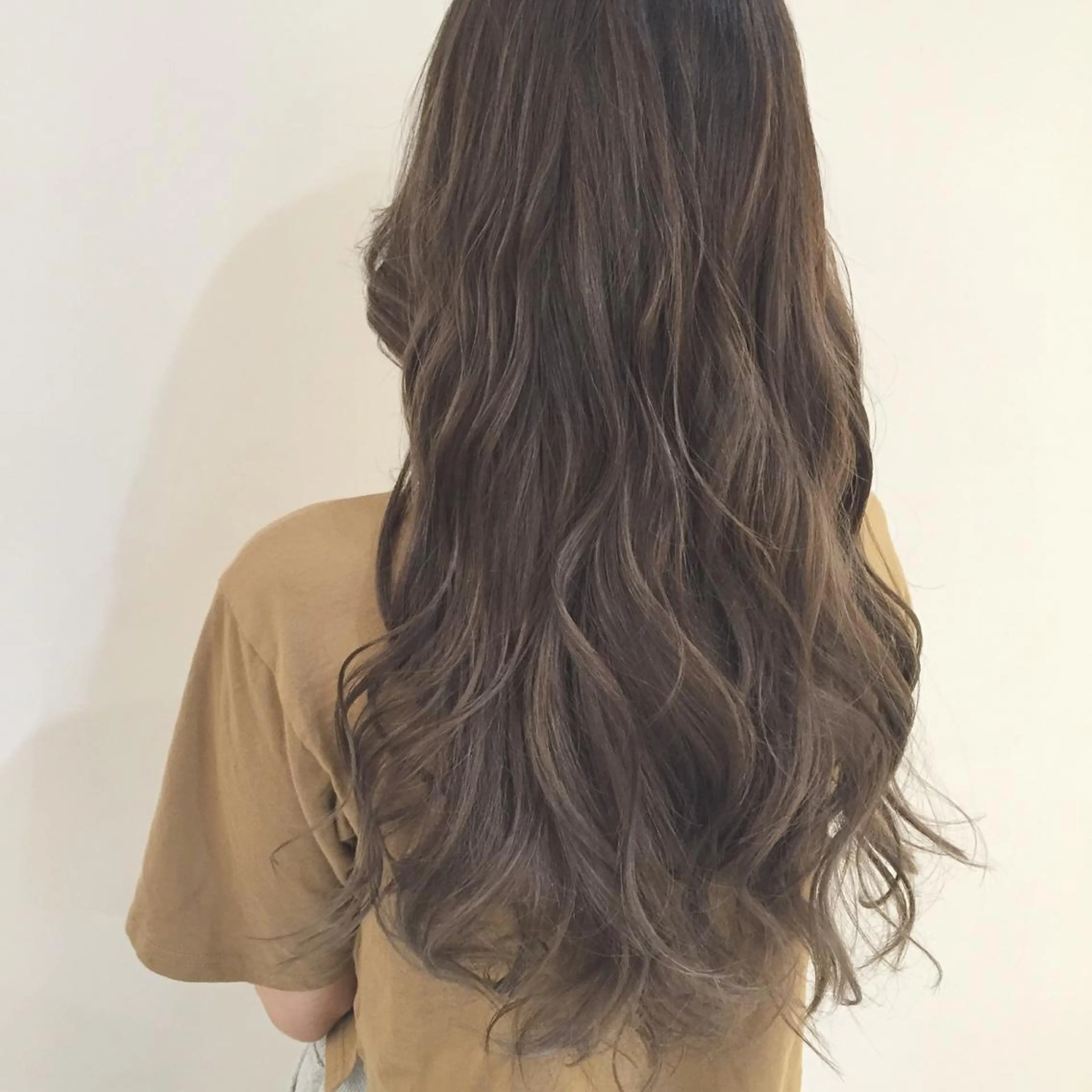 ミディアム セミロング ロング カラー パーマ アッシュ ヘーゼル ハイトーン×髪質改善 KENTAのヘアスタイル