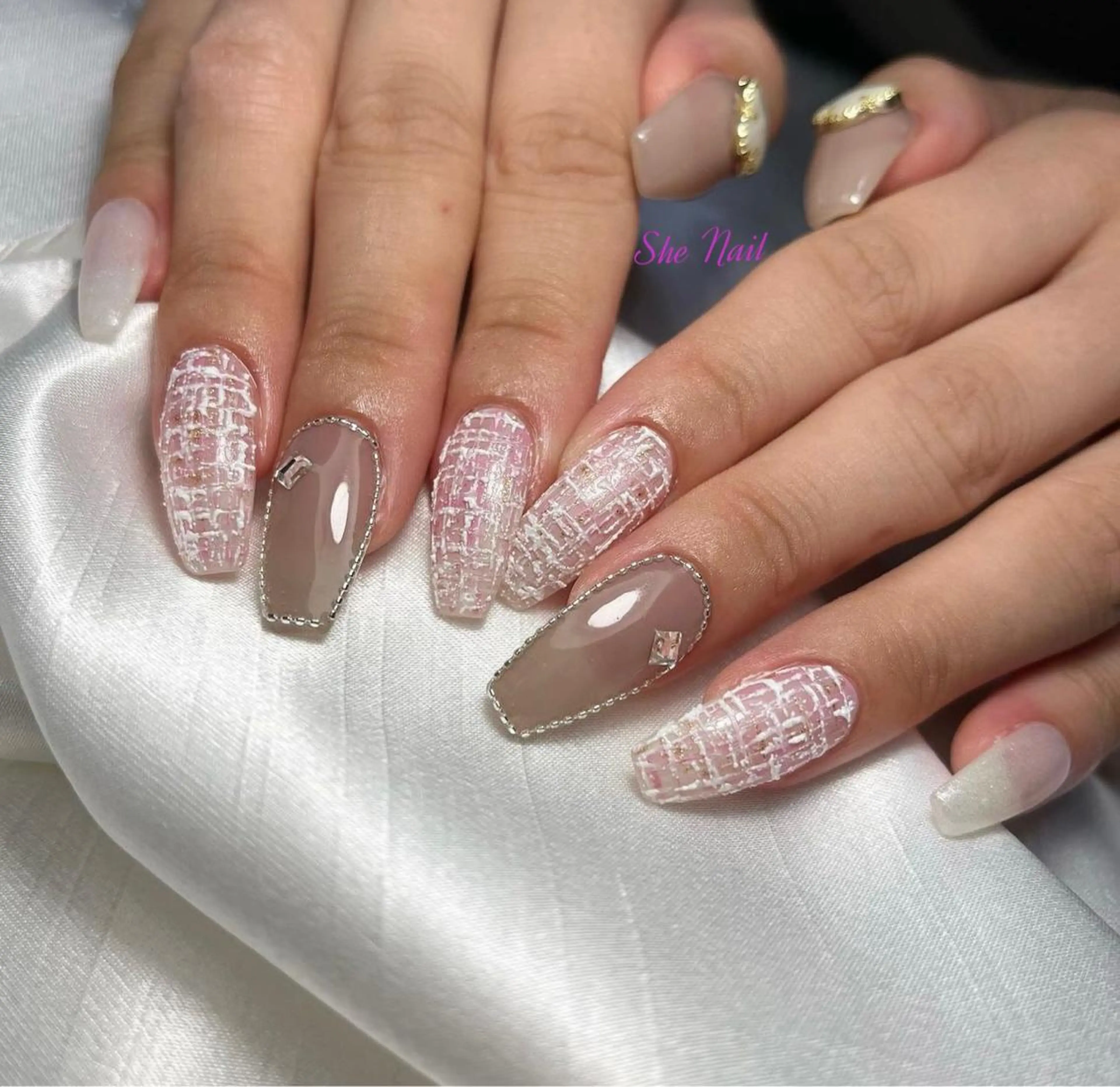 ネイル 長さ出し マグネットネイル ニュアンスネイル シンプルネイル ネイルチップ She   Nail所属・ISA_ BELLAのネイルデザイン