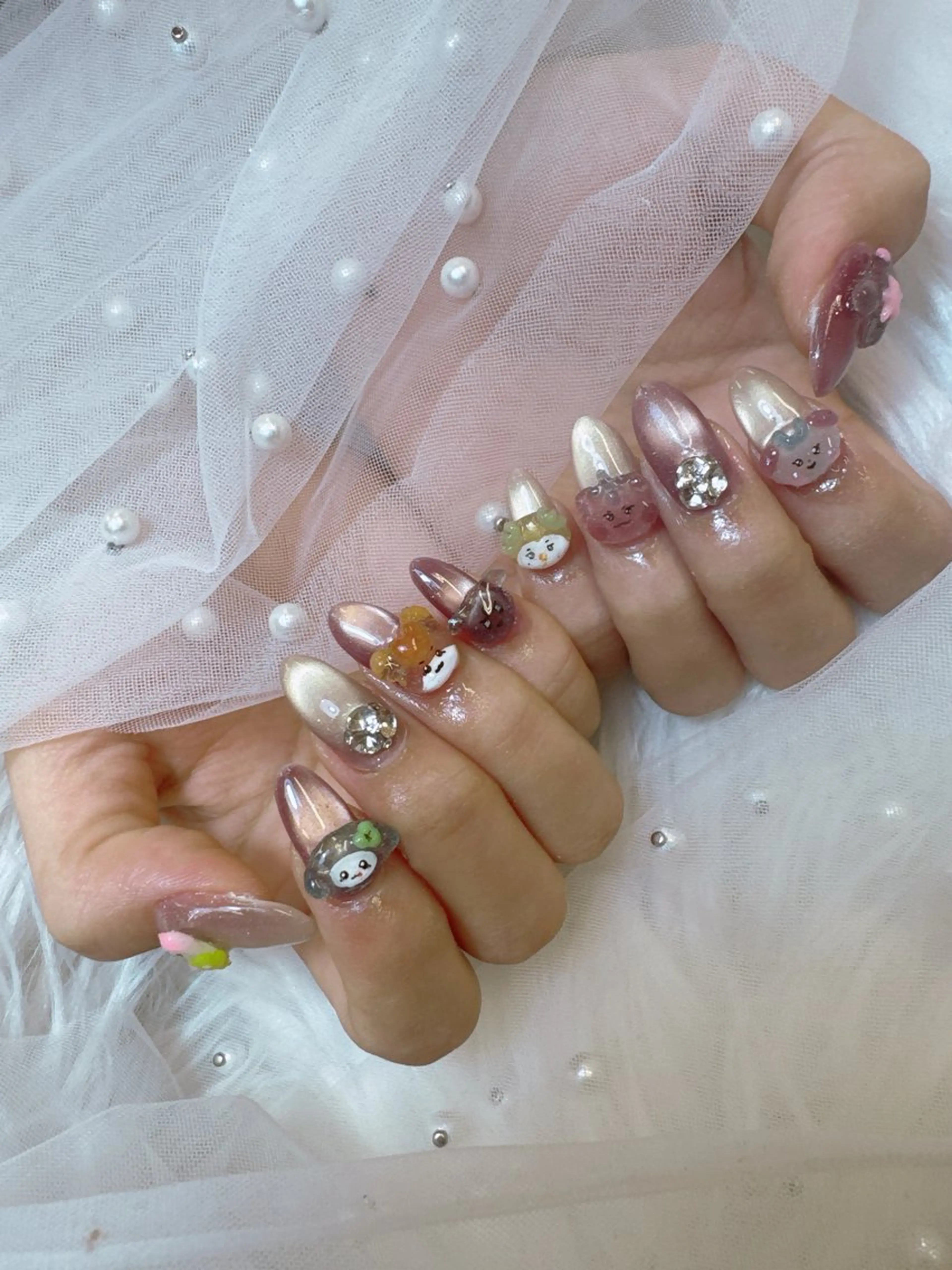 ネイル 成人式 フレンチネイル ジェルネイル キラキラネイル マグネットネイル ハンドネイル Queeens nailのネイルデザイン
