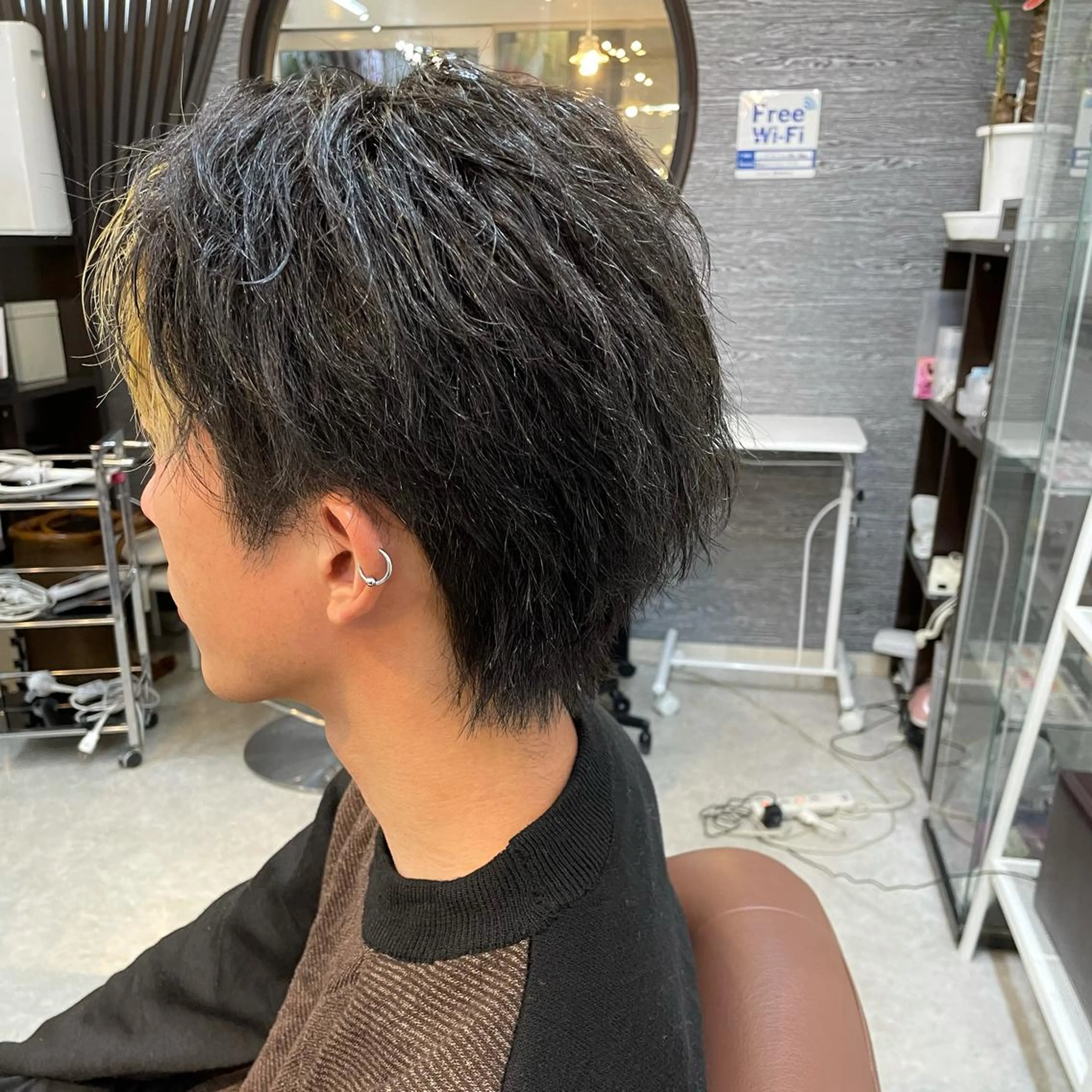 カラー メンズ メンズハイライト メンズインナーカラー ミストバング デザインカラー  フェイスフレーミング 能登谷 泉稀のヘアスタイル