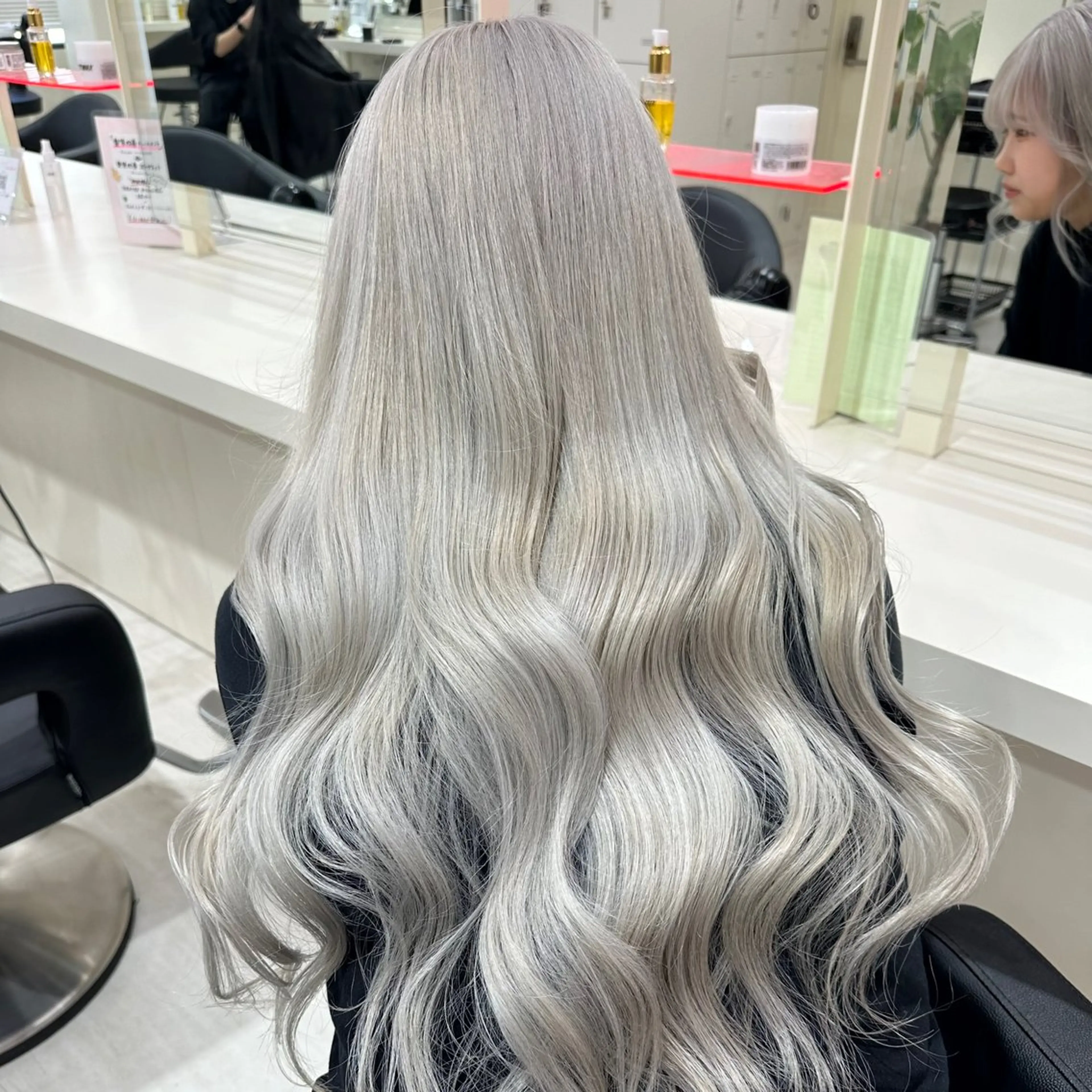 ロング ️🫧 AINE 🫧ハイトーンカラーのヘアスタイル