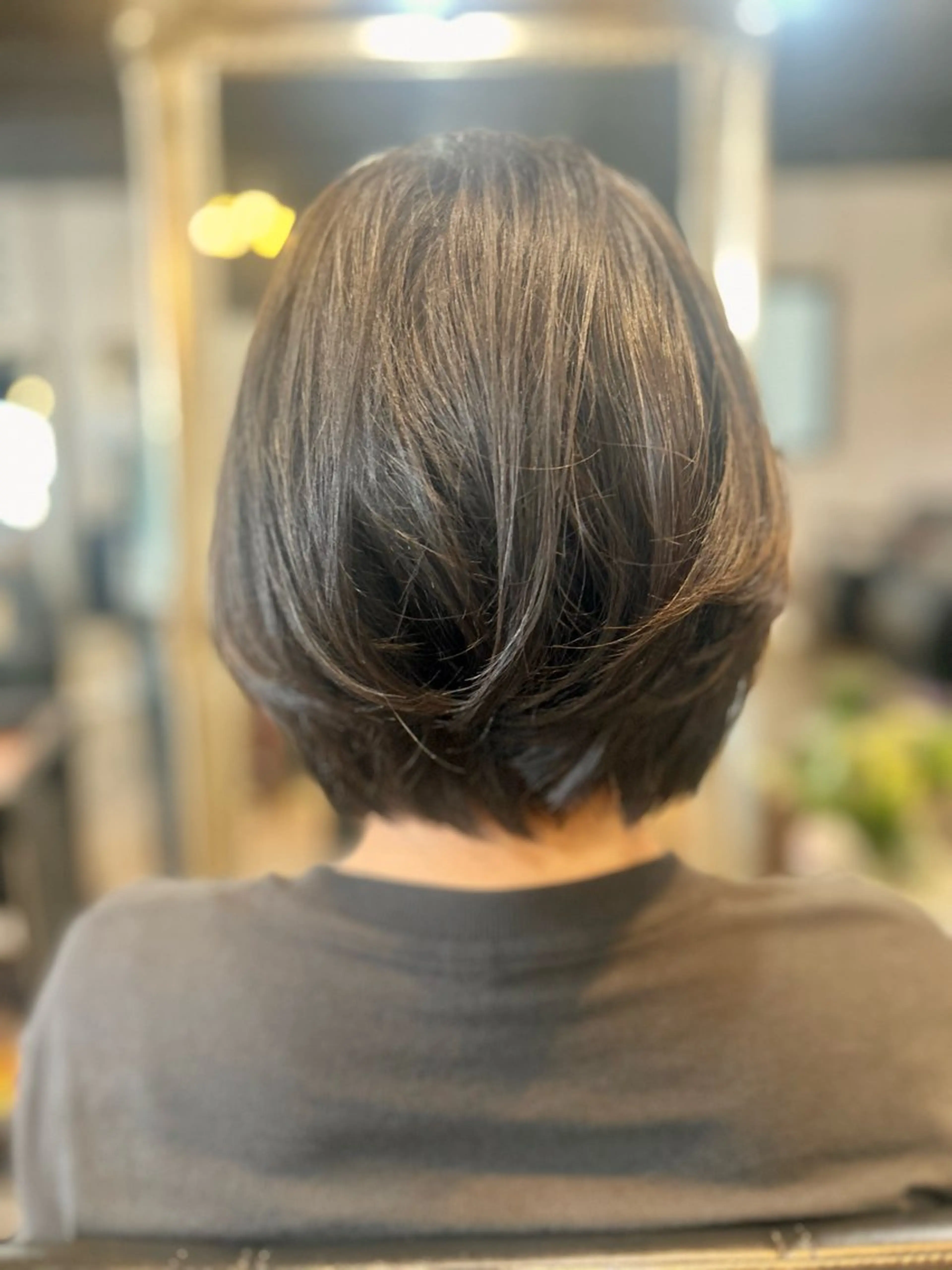 ショート ボブ カット Julia🖤 縮毛矯正🌬️🩵のヘアスタイル