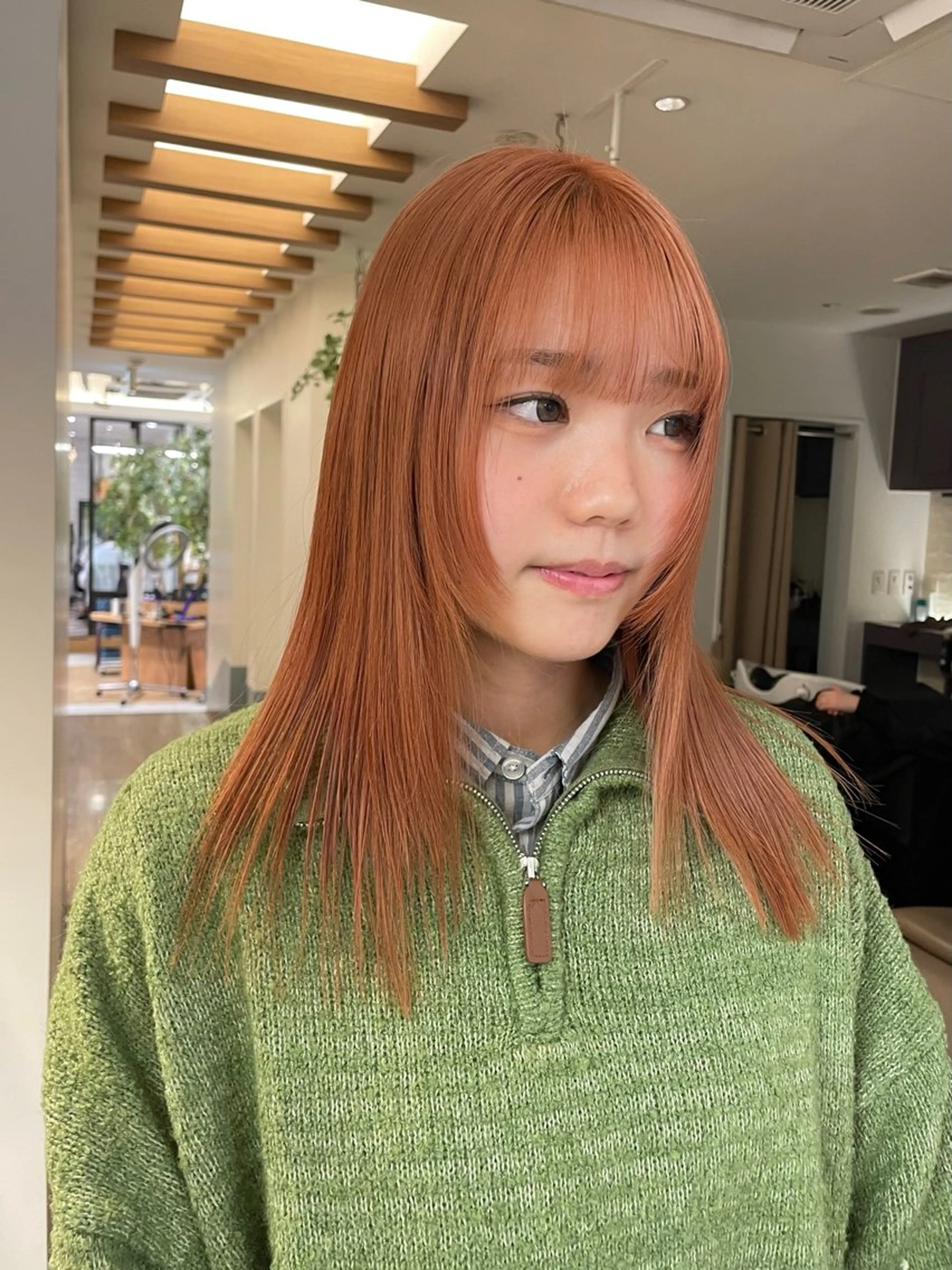 ミディアム カラー ベージュカラー オレンジ オレンジベージュ ヘアカラー リカ/ハイトーン ・オリーブ🍀のヘアスタイル