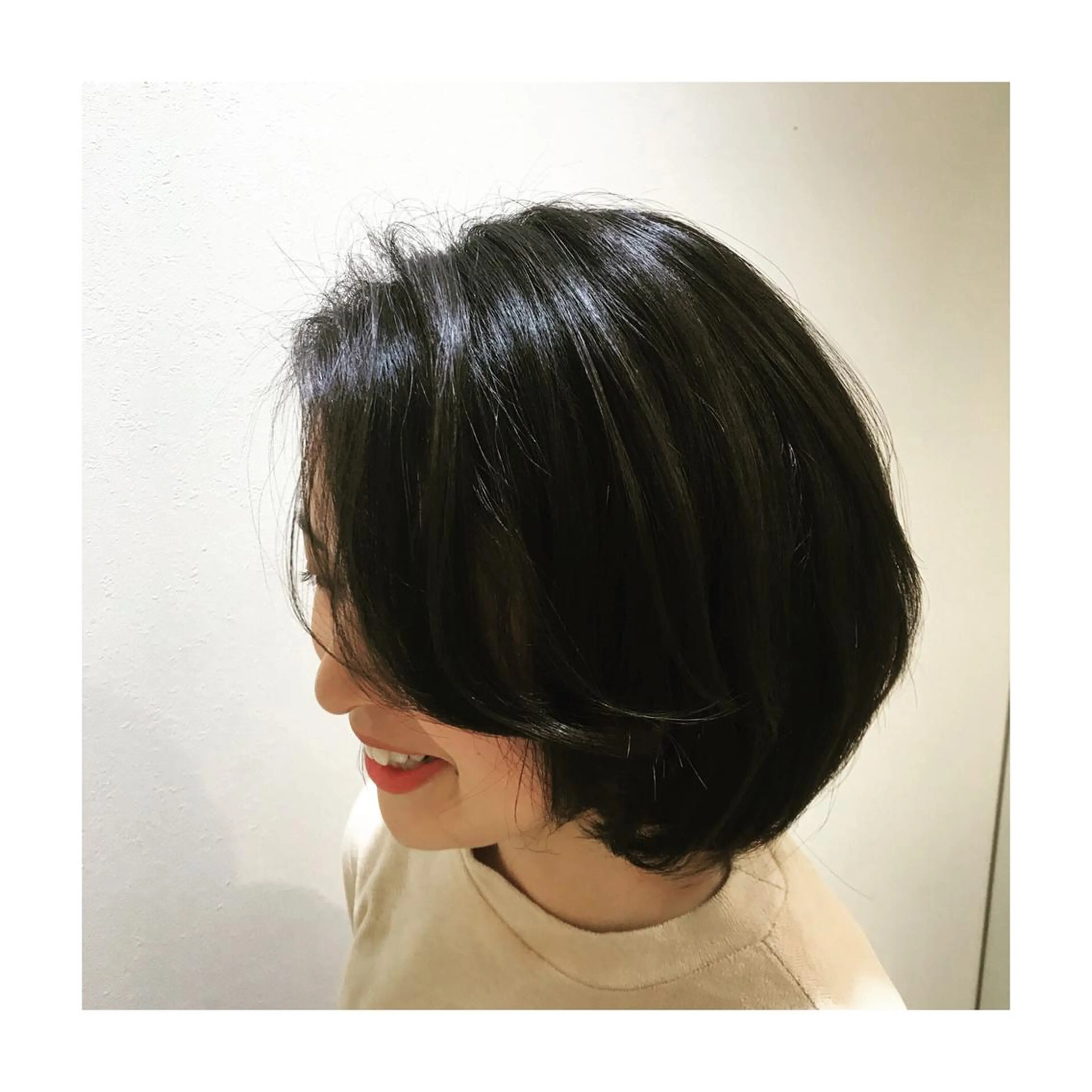 ミディアム 関 沙緒里のヘアスタイル