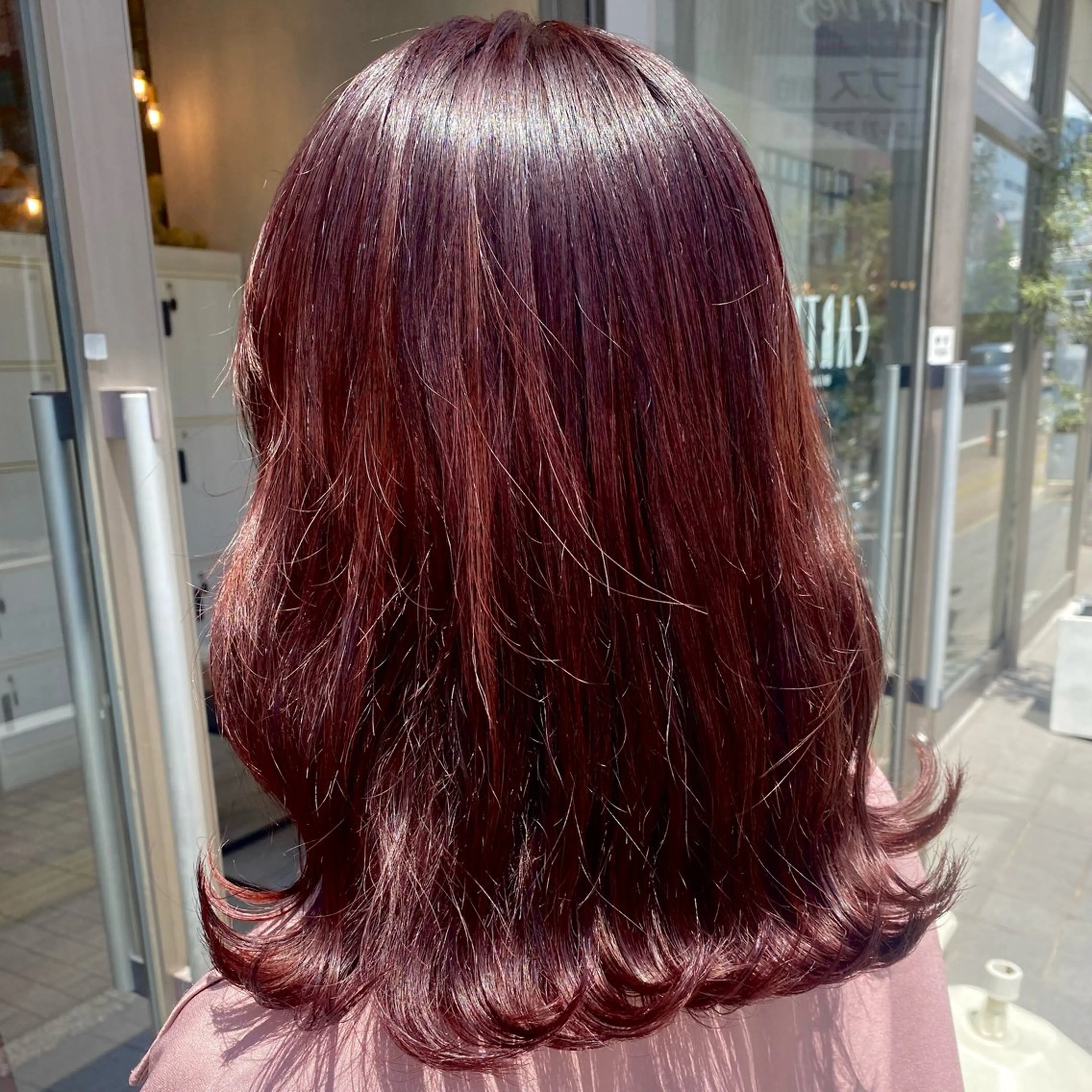 ミディアム カラー 渡邊 桃香のヘアスタイル