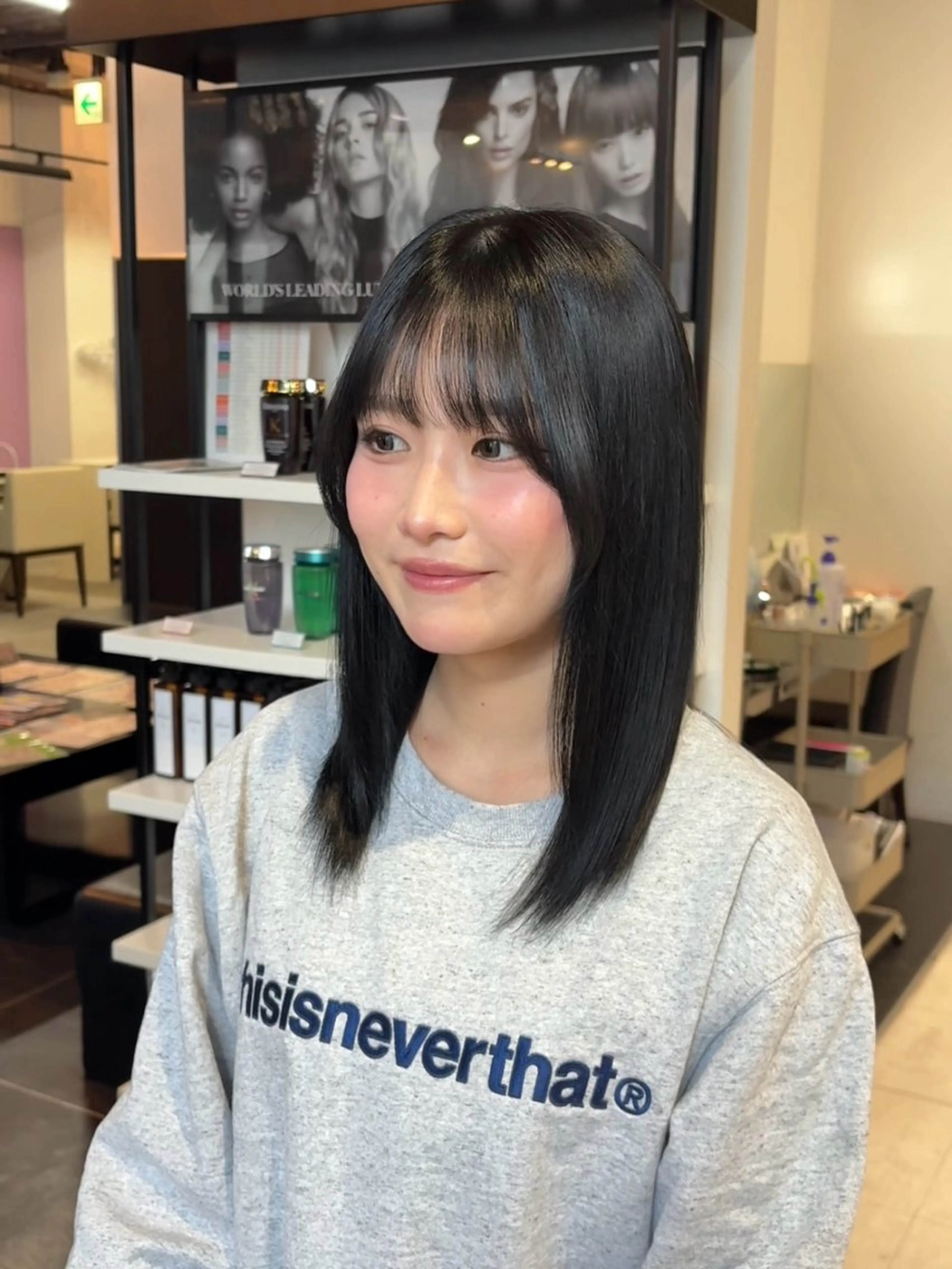 ミディアム カラー ヘアカラー オオムラ メイの眉毛・アイブロウイメージ