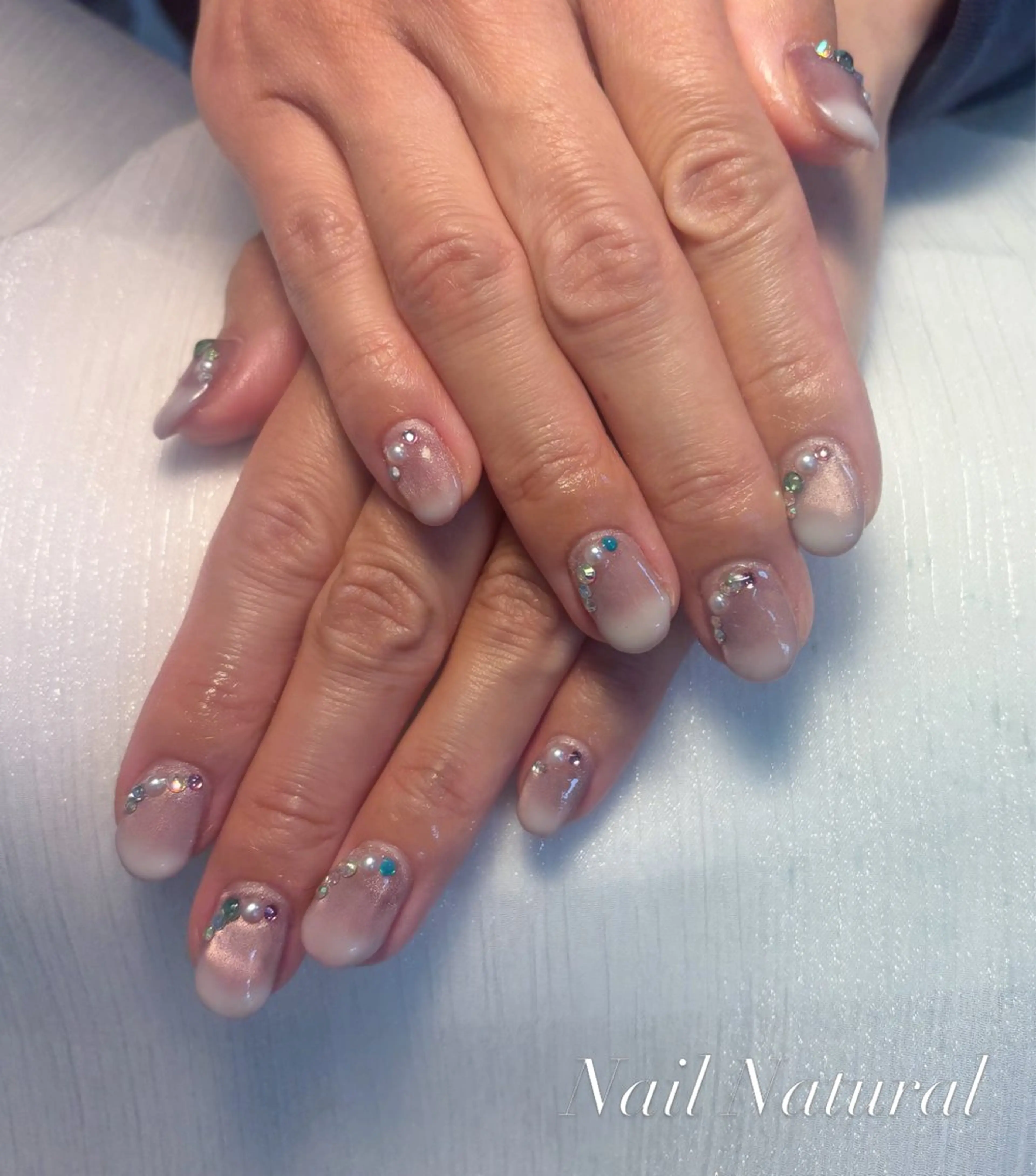 ネイル キラキラネイル マグネットネイル 持ち込み 春ネイル ストーンネイル ハンドネイル Nail salon Natulalのネイルデザイン