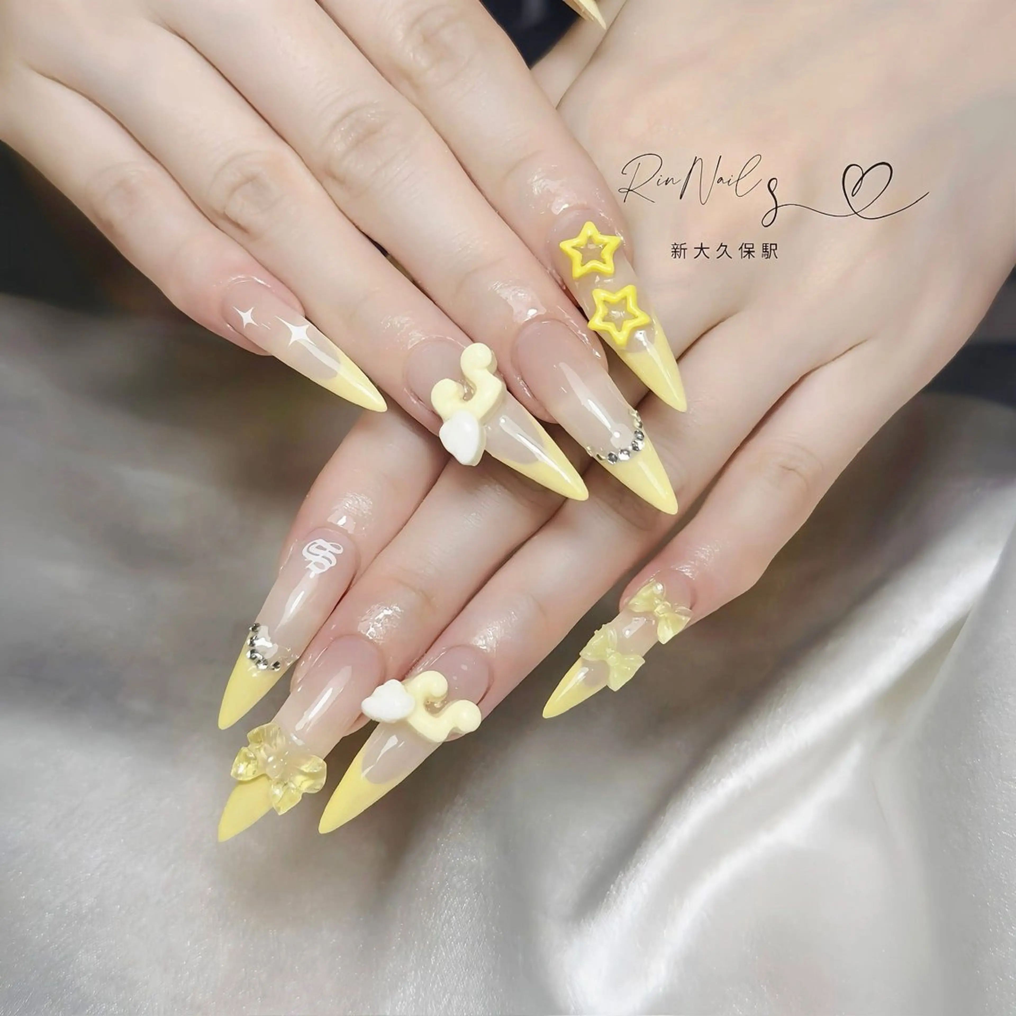 ネイル オーロラネイル チークネイル 桜ネイル クリアネイル ドット ハンドネイル Rin Nail 新大久保店のネイルデザイン