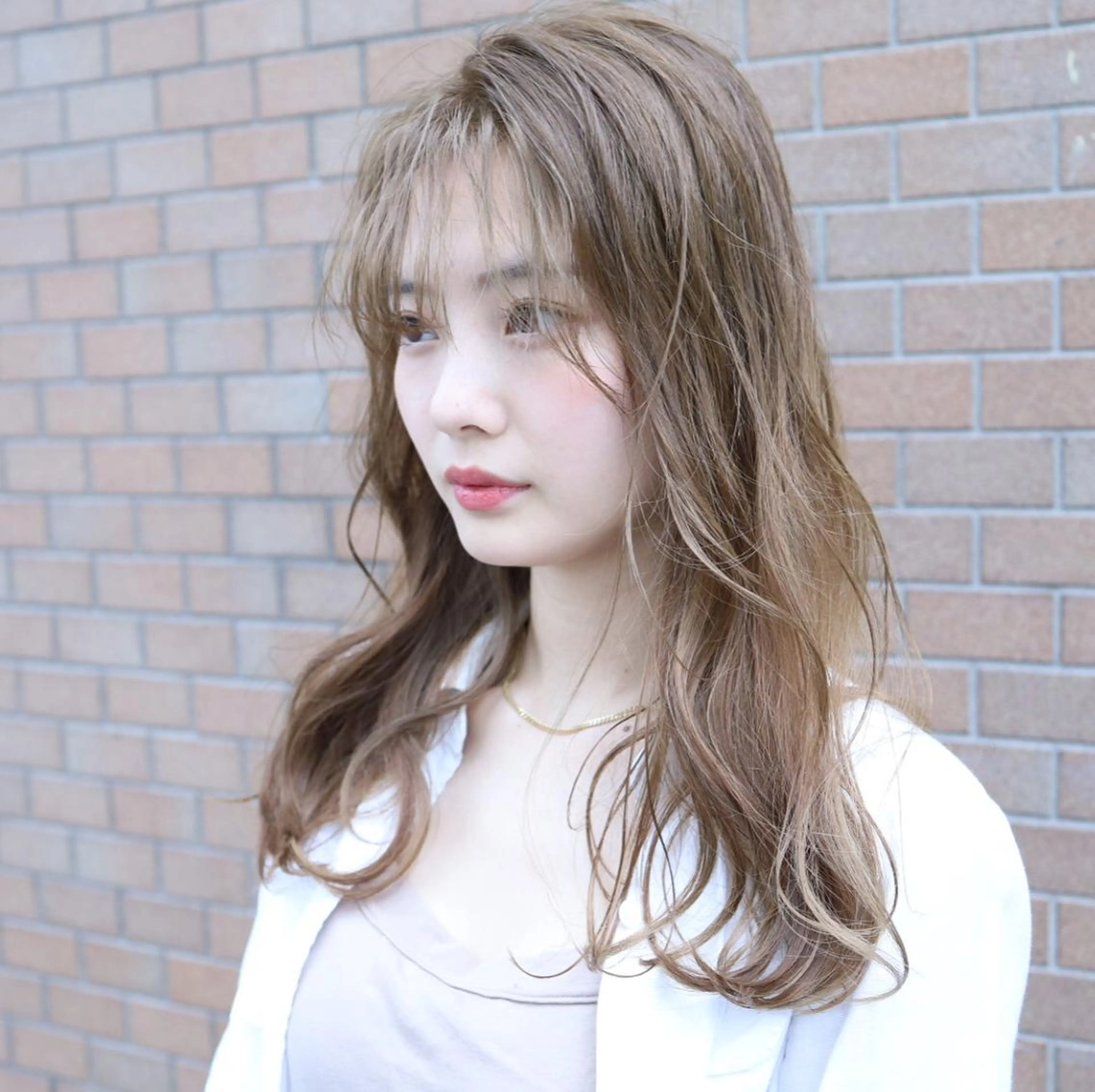 セミロング カラー ベージュカラー ブリーチ ケアブリーチ 透明感カラー ヘアカラー トリートメント 渡邊 直輝のヘアスタイル