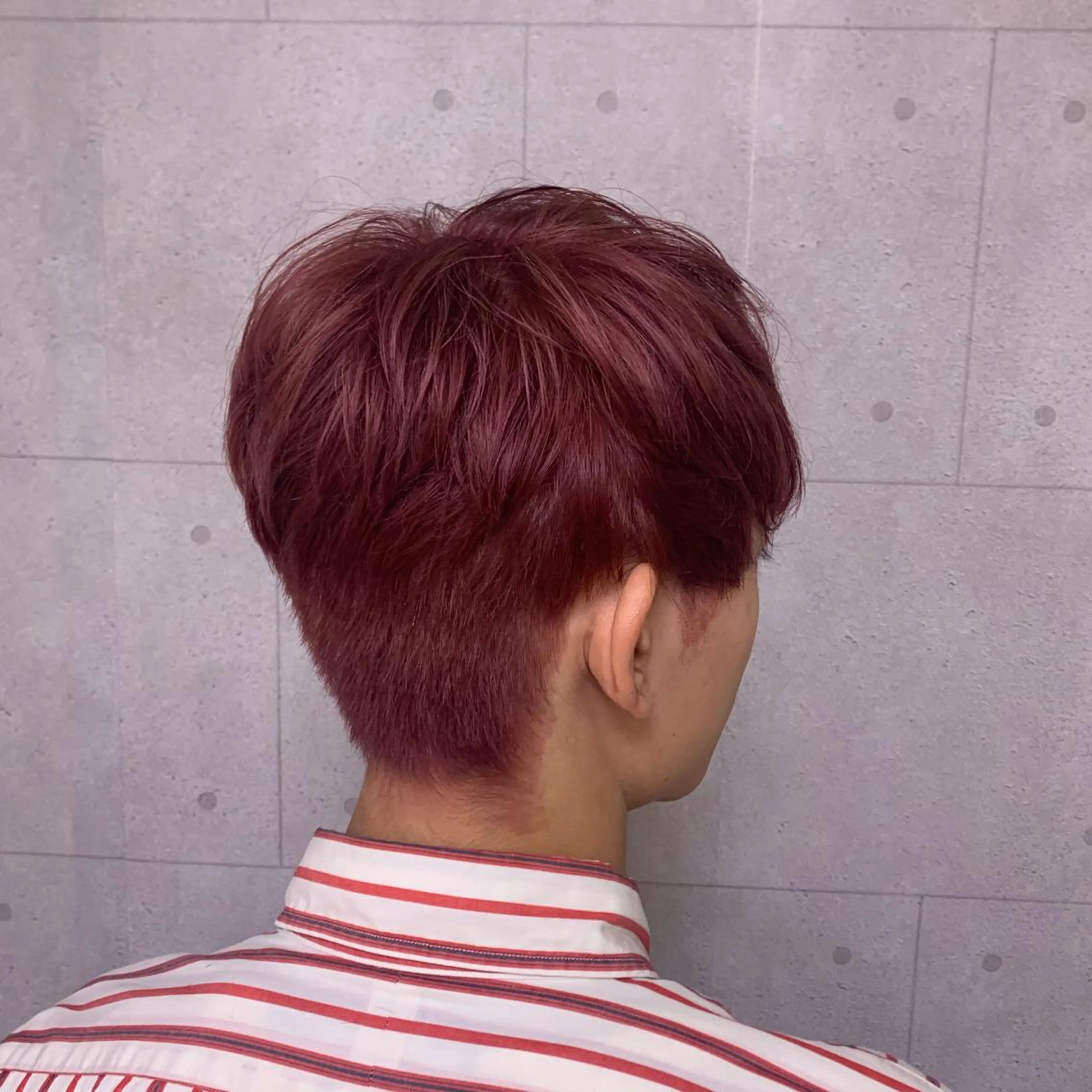 カラー メンズ 黒髪 ピンクカラー ピンクパープル 檜皮 夢子のヘアスタイル