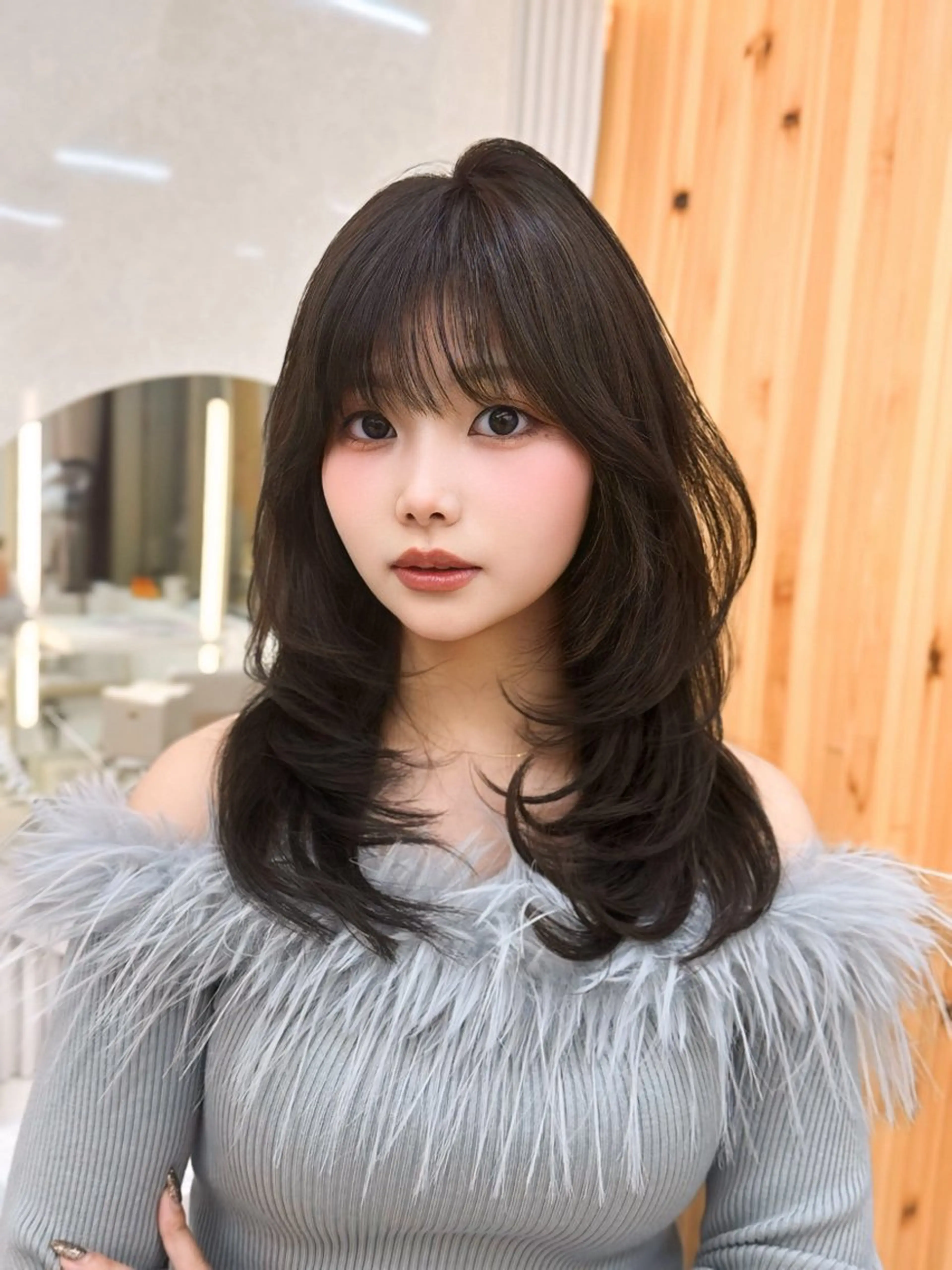 ミディアム カラー 透明感カラー グレージュ イルミナカラー ハイレイヤー レイヤーカット 顔周り特化/韓国ヘア /レイヤー/吉野幸大のヘアスタイル