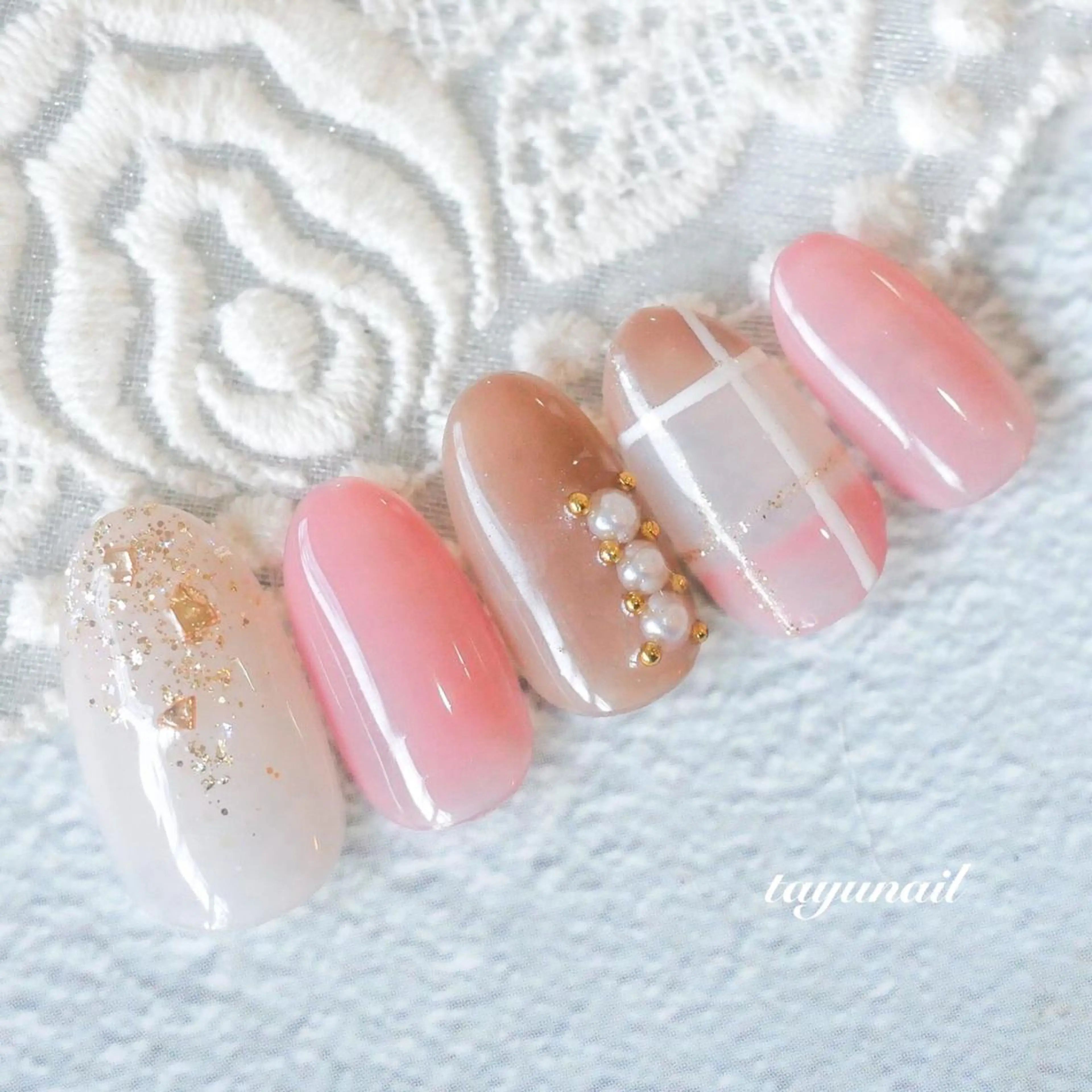 ネイル アートネイル ブラウン ジェルネイル ラメ(グリッター) ニュアンスネイル ハンドネイル ネイルサロン 【たゆnail】のネイルデザイン