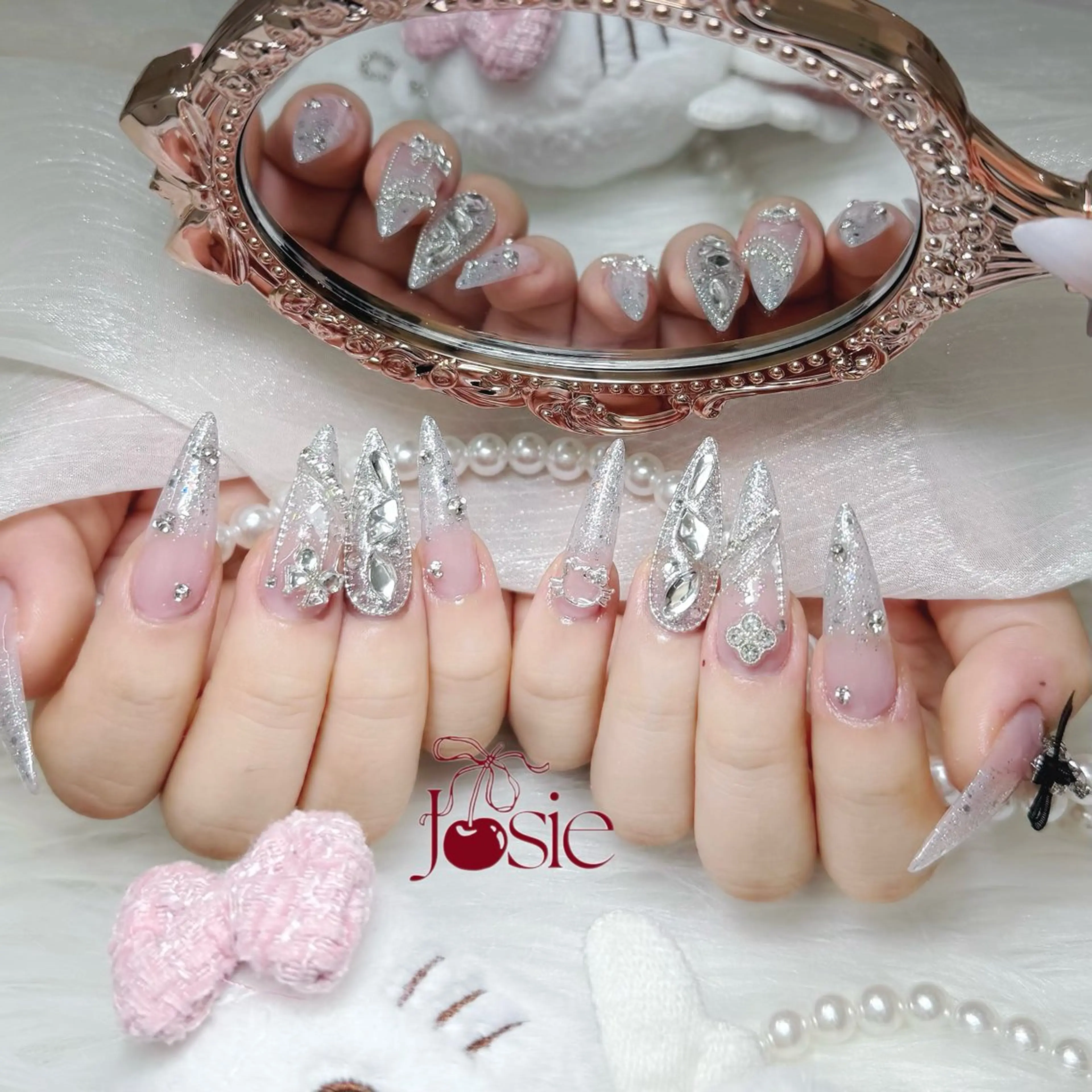 ネイル キラキラネイル 韓国ネイル ロングネイル ワンホンネイル ハンドネイル Josie nail salonのネイルデザイン