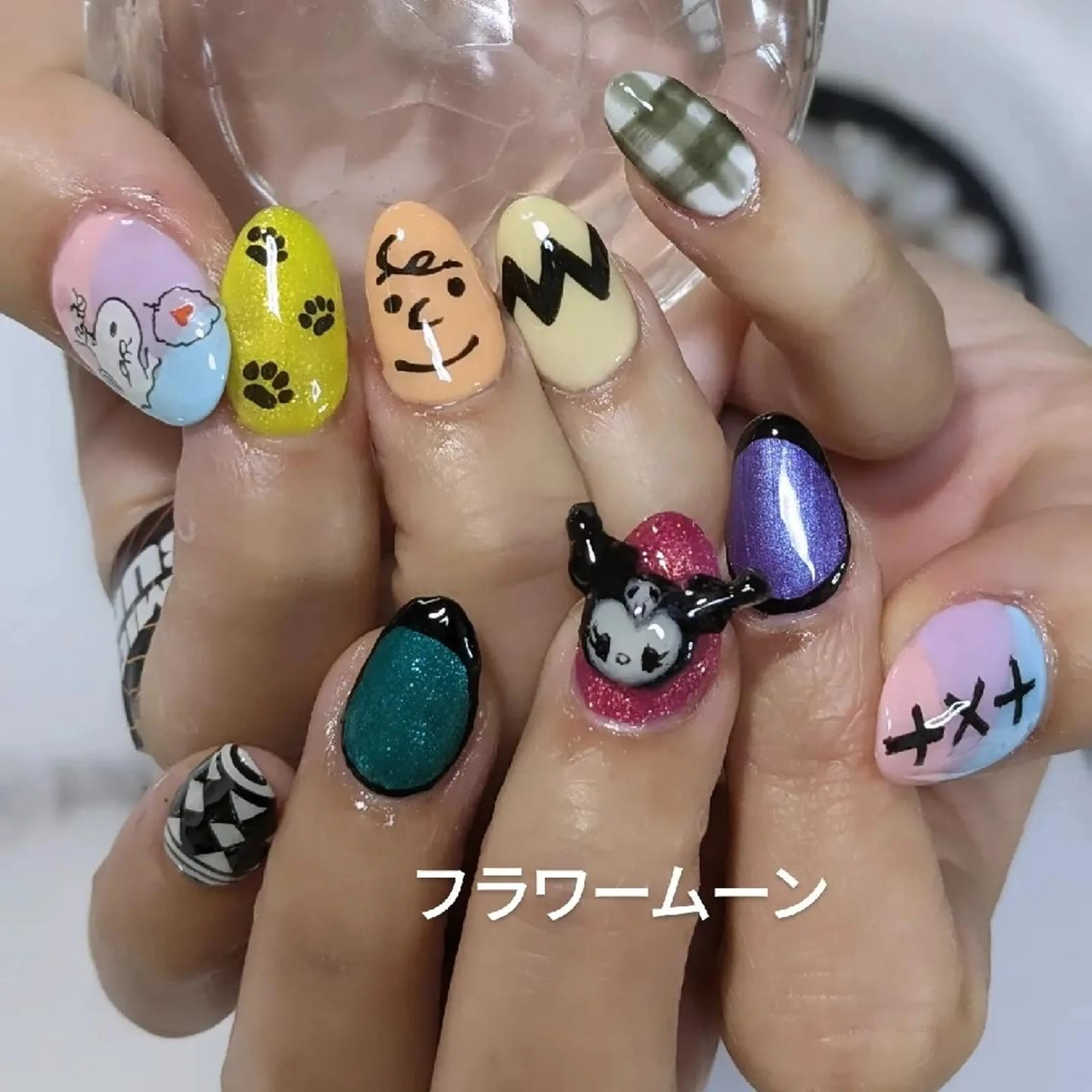 ネイル 持ち込み フラワー ムーンのネイルデザイン