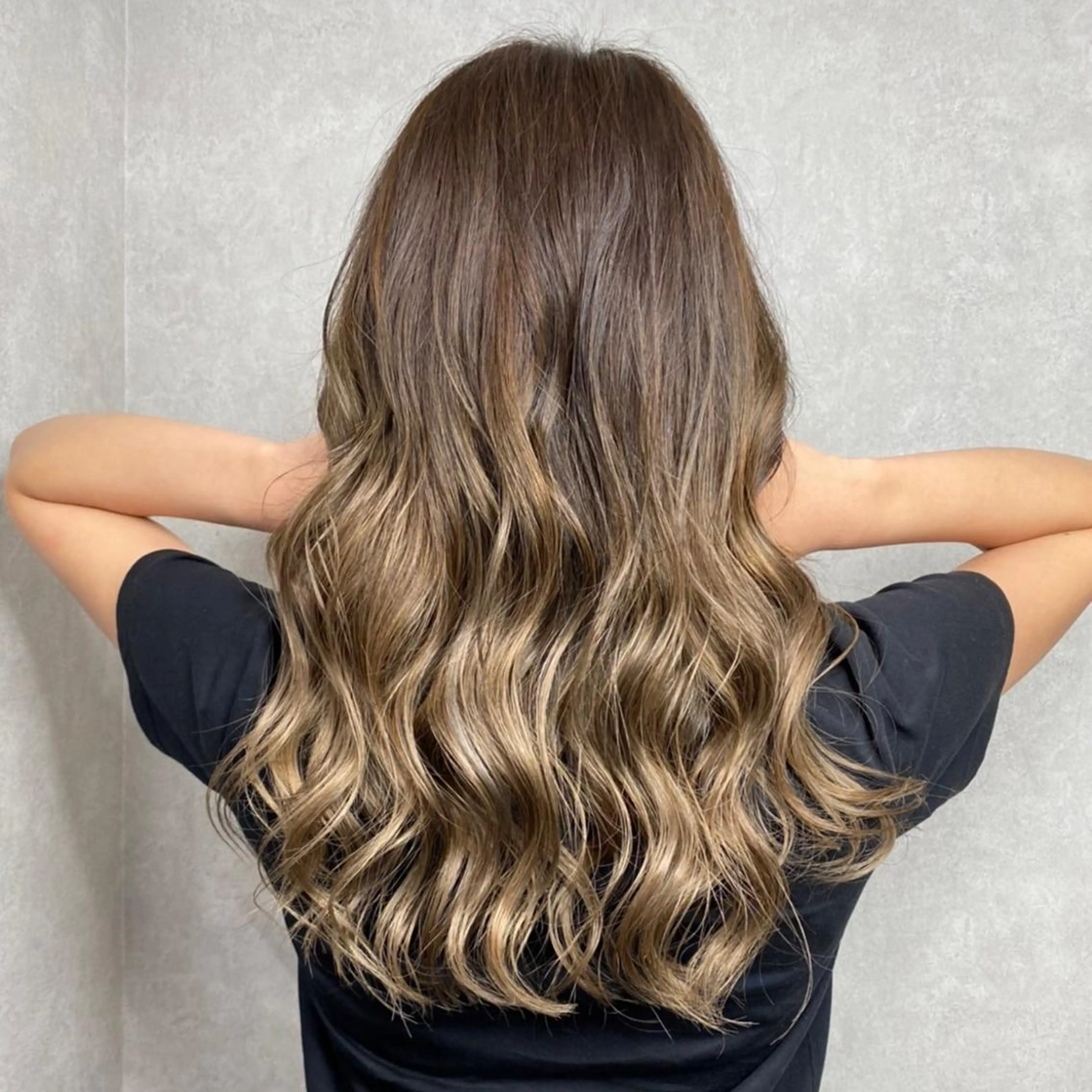 ロング カラー カット ヘアカラー トリートメント 井本翔太.髪質改善. ベージュ.グレージュのヘアスタイル