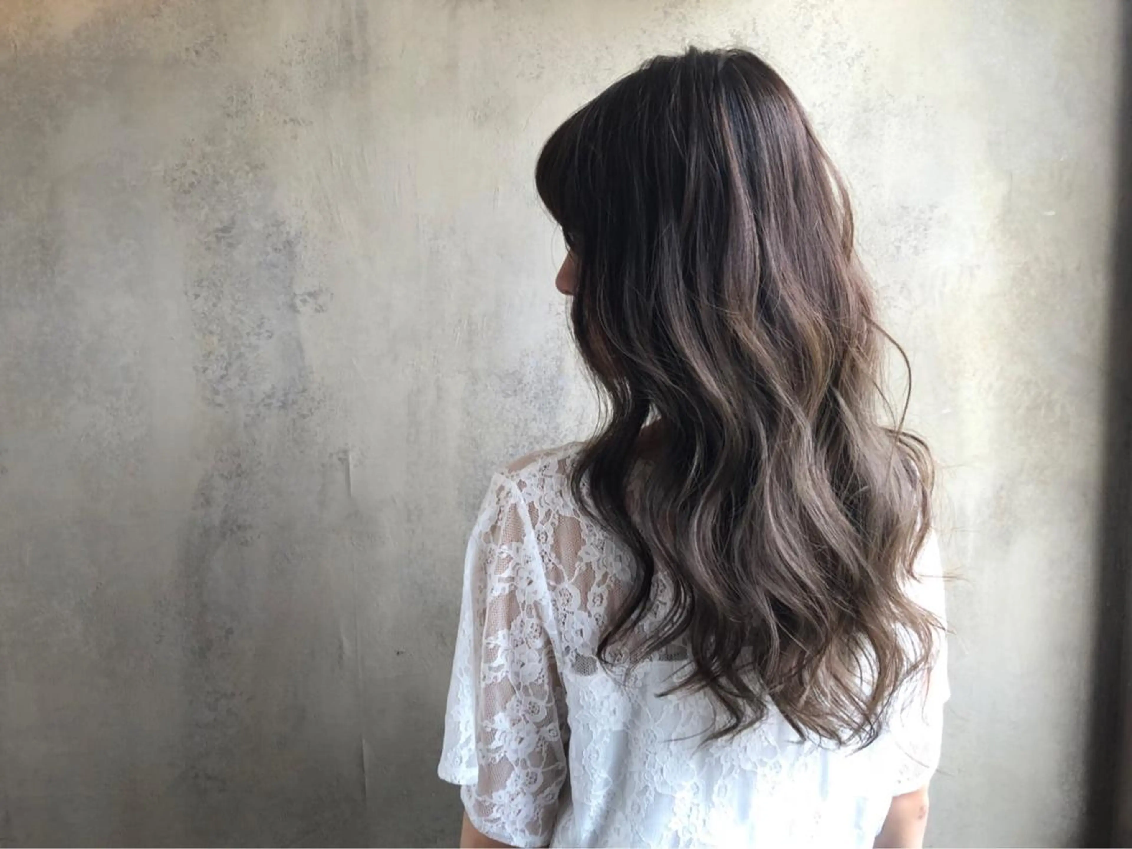 ロング カラー グラデーションカラー カット ヘアカラー ツキノキ ミナのヘアスタイル