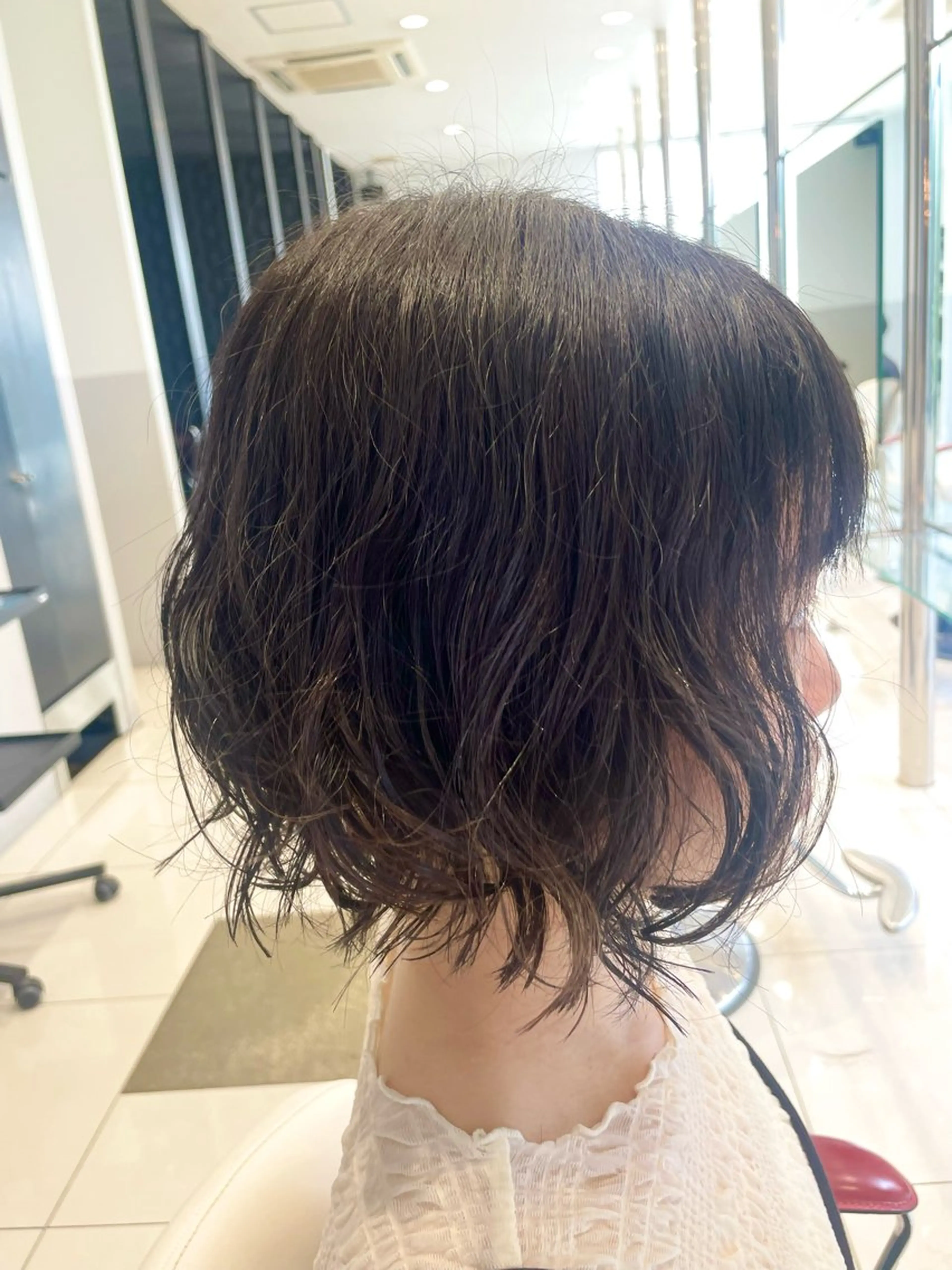 ショート カラー パーマ 外ハネヘア Saya／ 縮毛矯正・髪質改善のヘアスタイル