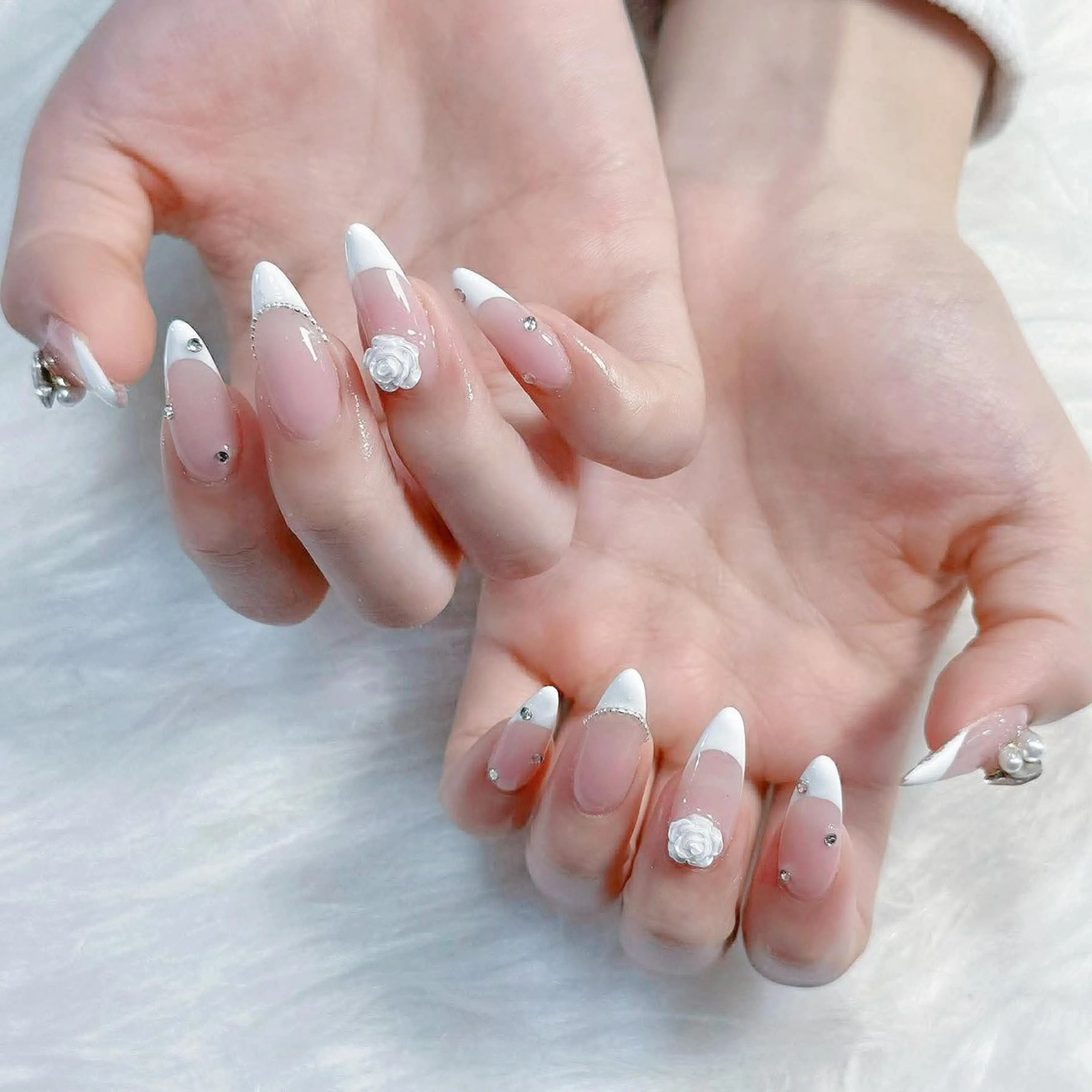 ネイル 長さ出し フレンチネイル グラデーション キラキラネイル 韓国ネイル ハンドネイル Hana Nail Salonのネイルデザイン
