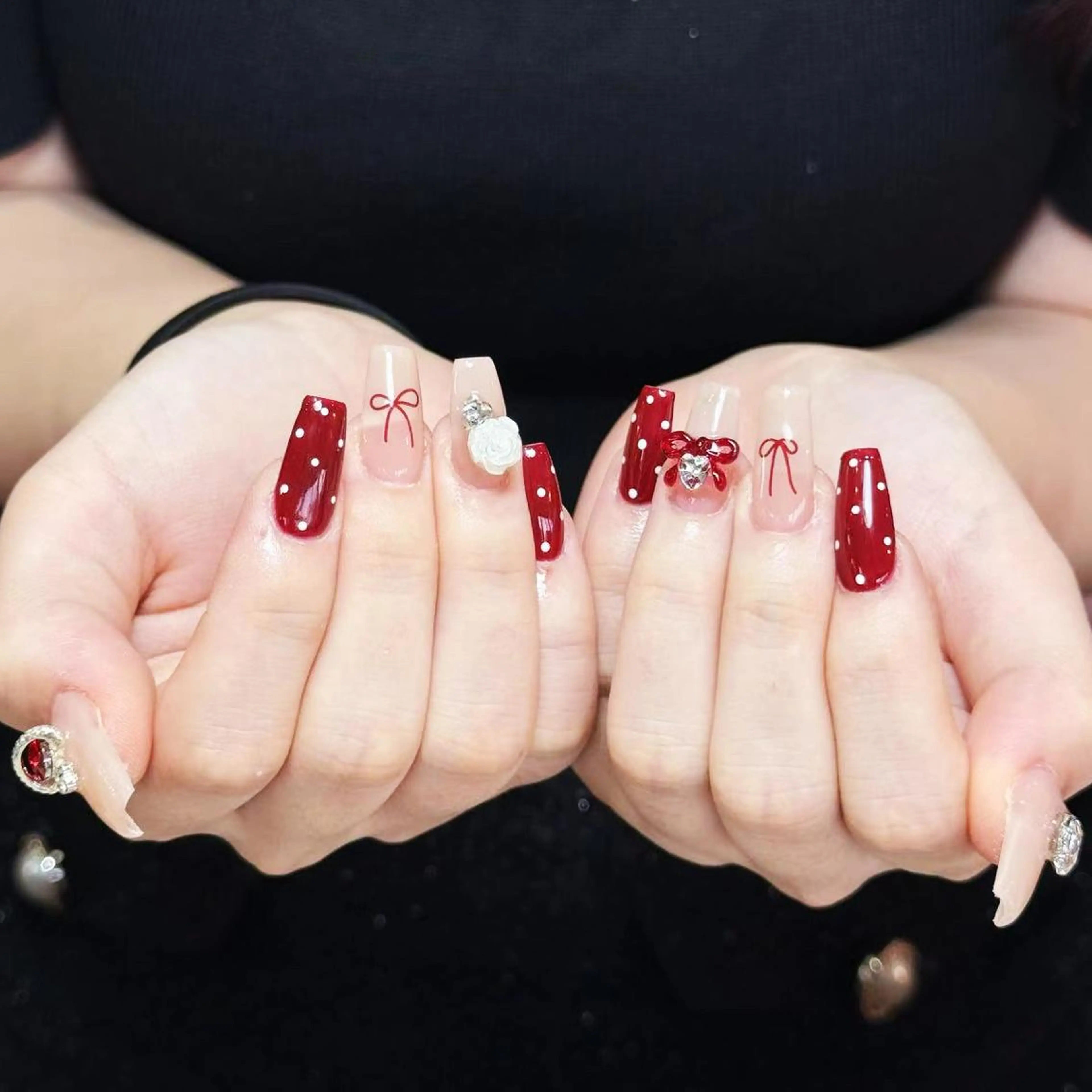 ネイル アートネイル オーロラネイル ガーリー キラキラネイル 韓国ネイル ハンドネイル リナ 💅のネイルデザイン